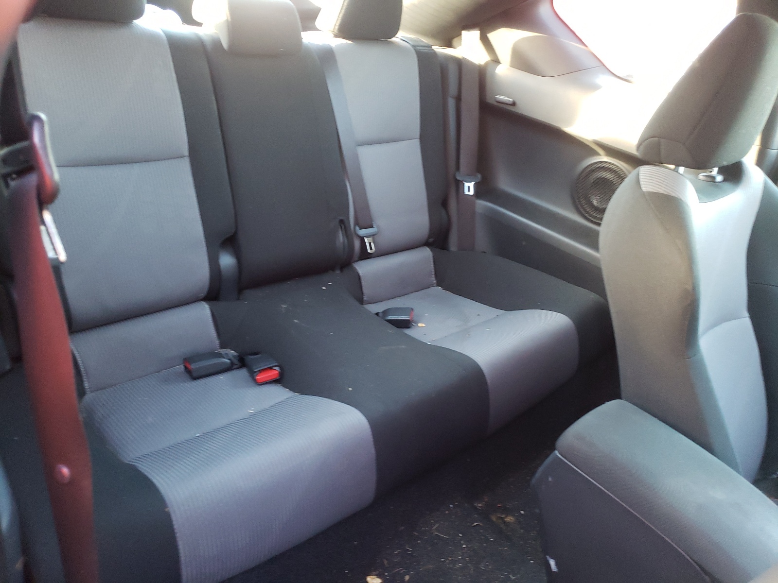 Photo 6 from auction – 2014 TOYOTA SCION TC with VIN JTKJF5C79E3081779