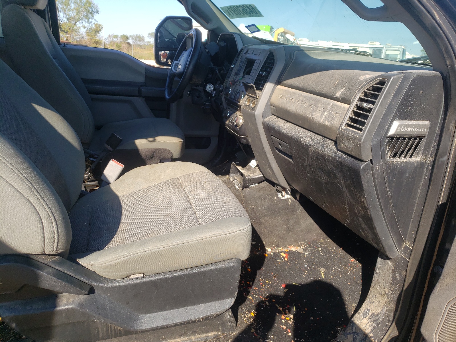 Photo 5 from auction – 2017 FORD F350 SUPER with VIN 1FT8X3B64HEC39843