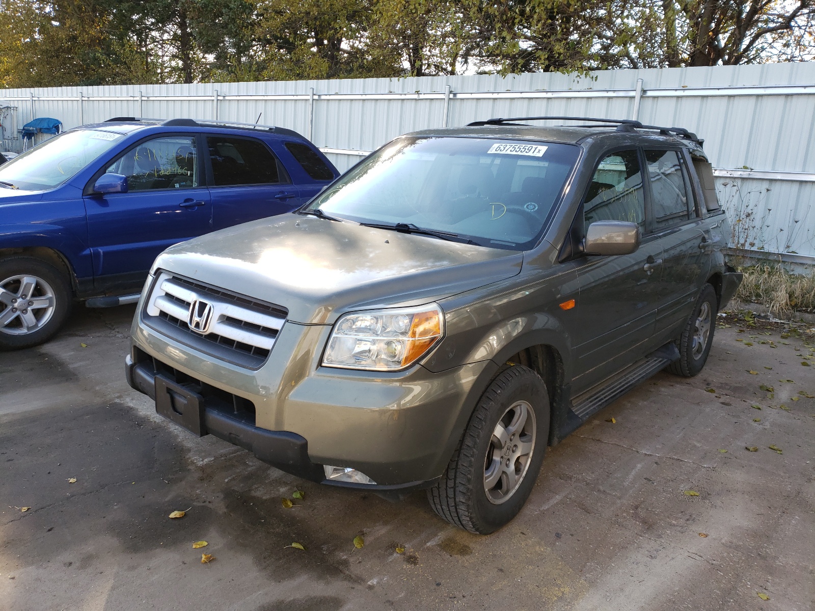 Photo 2 from auction – 2007 HONDA PILOT EX with VIN 2HKYF18457H525387