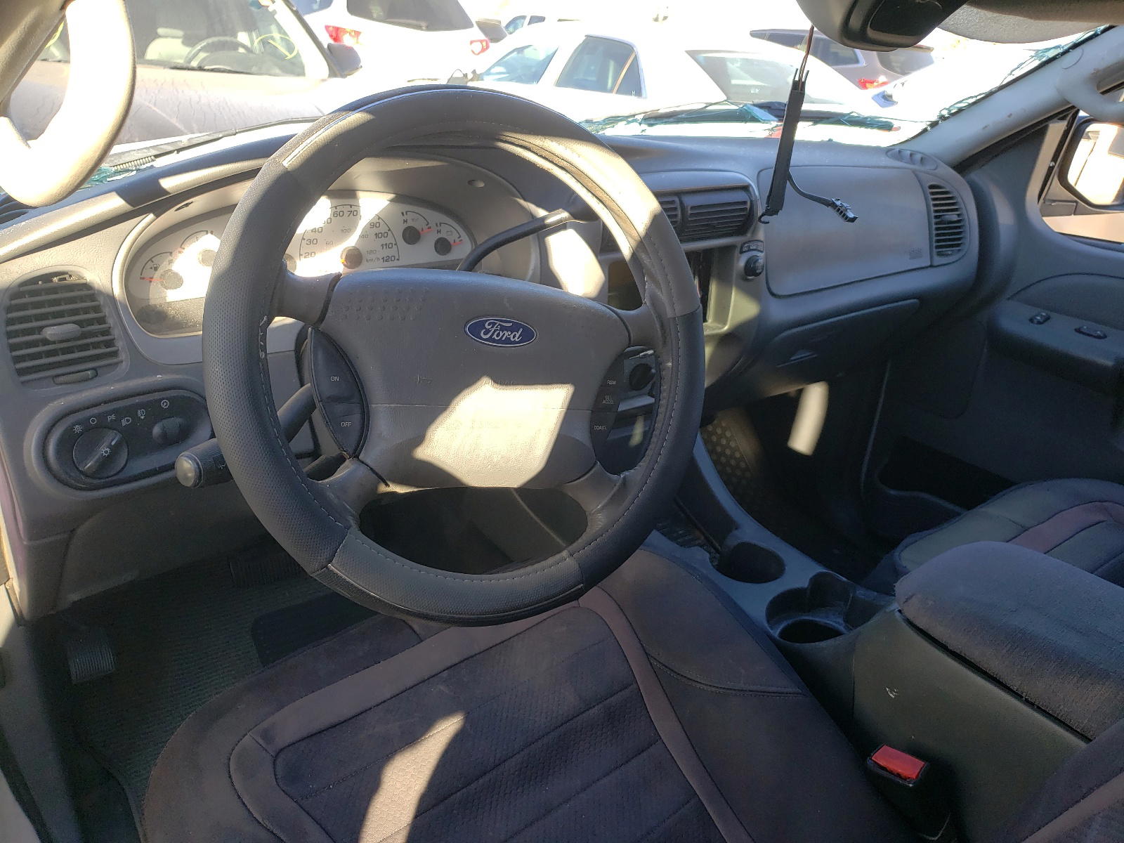 Photo 9 from auction – 2005 FORD EXPLORER S with VIN 1FMZU67K65UB44248