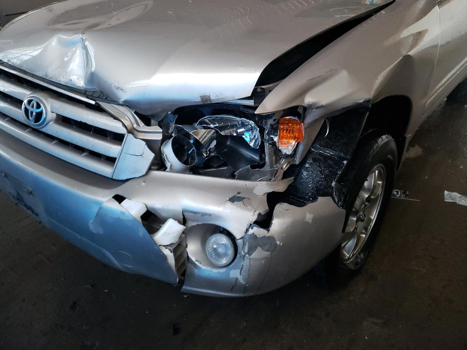Photo 9 from auction – 2004 TOYOTA HIGHLANDER with VIN JTEEP21A140043767