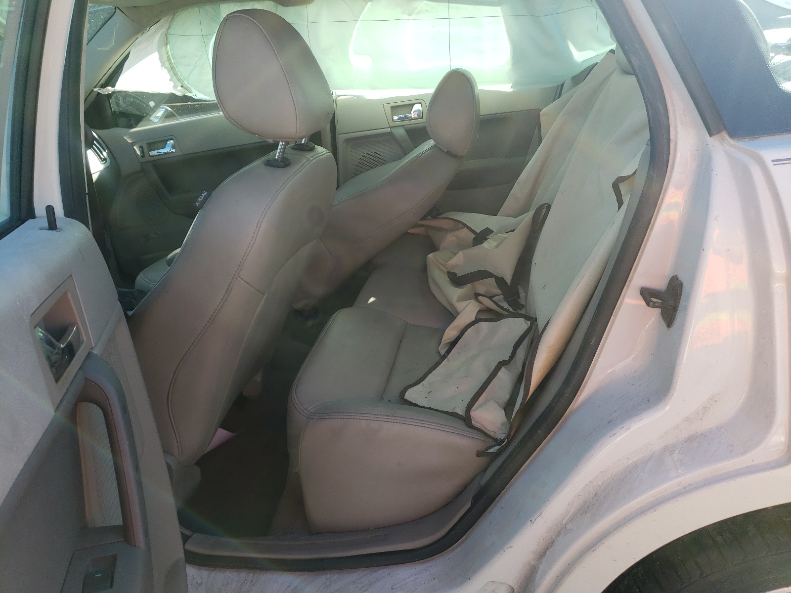 Photo 6 from auction – 2010 FORD FOCUS SEL with VIN 1FAHP3HN1AW196163