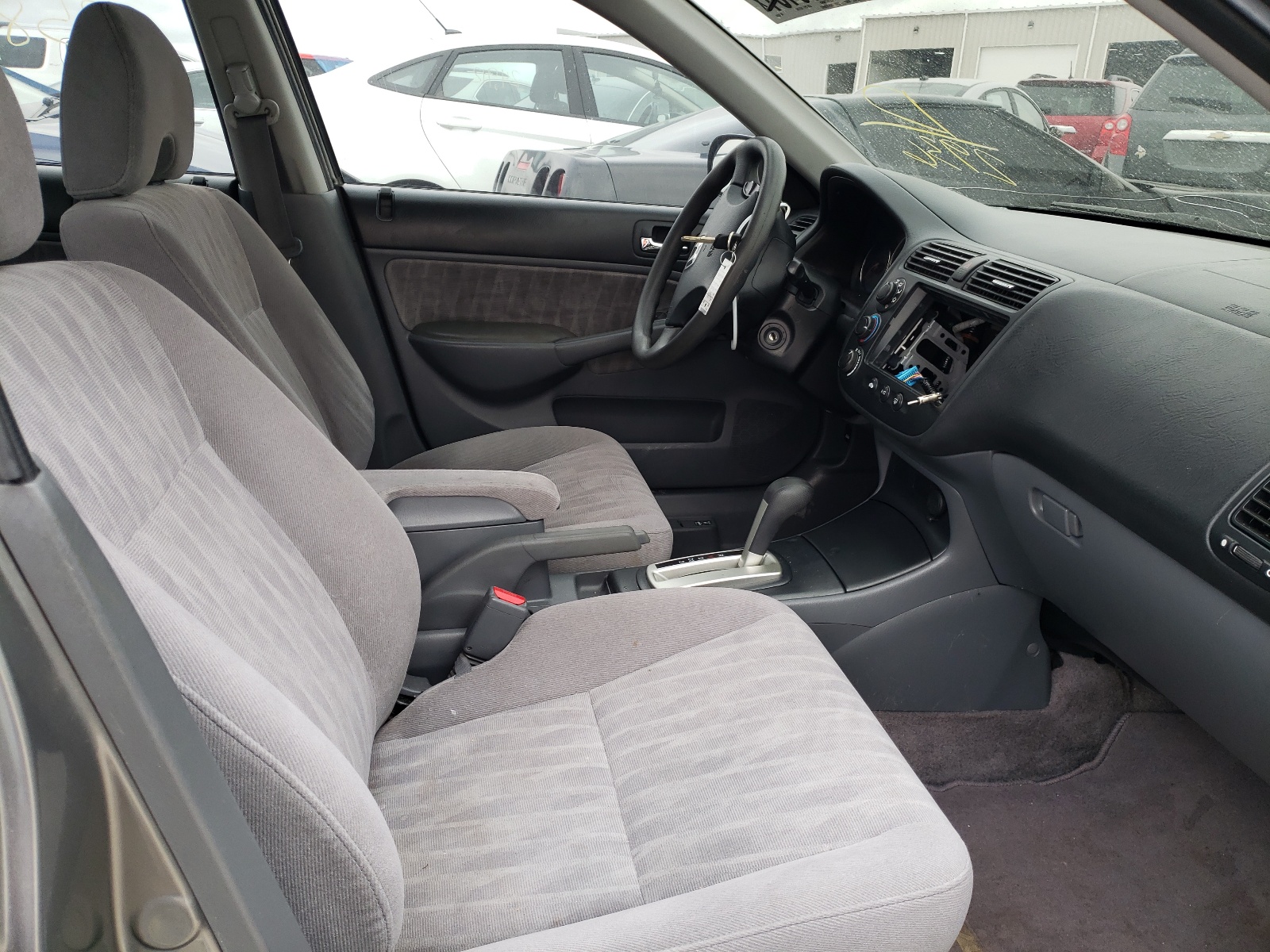 Photo 5 from auction – 2005 HONDA CIVIC LX with VIN JHMES16565S002936