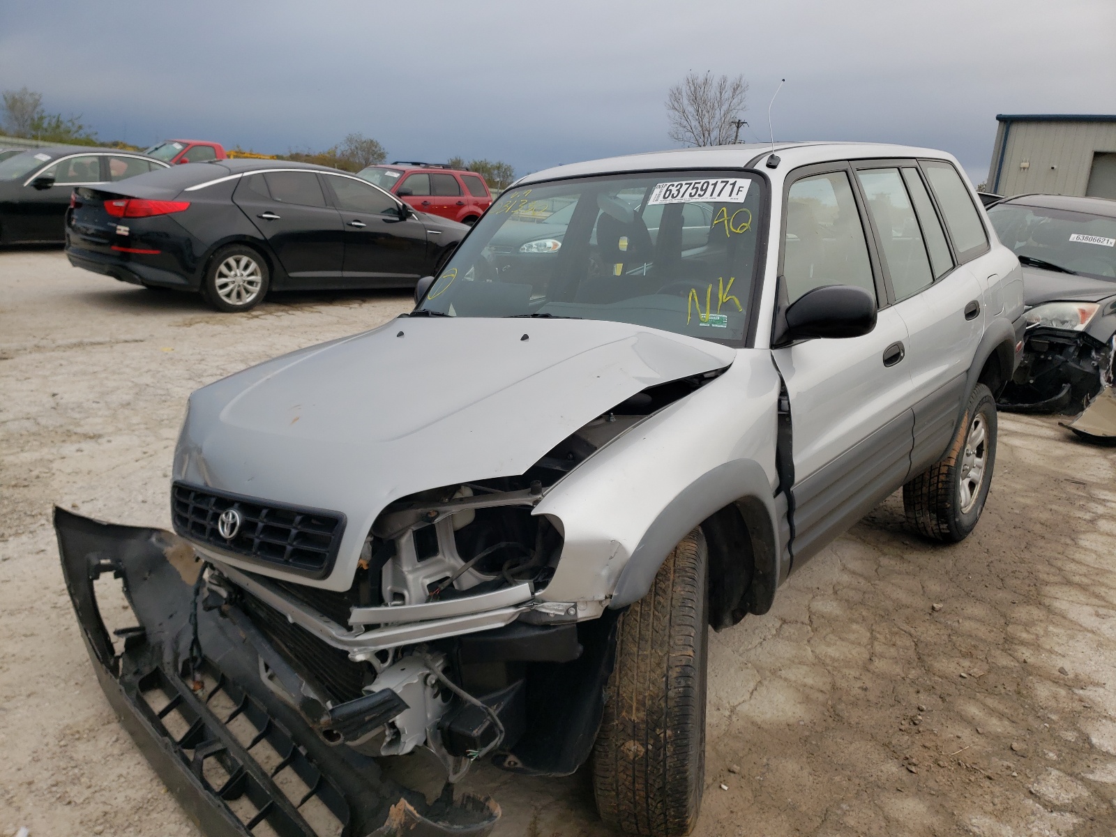 Photo 2 from auction – 1998 TOYOTA RAV4 with VIN JT3GP10V8W0031330