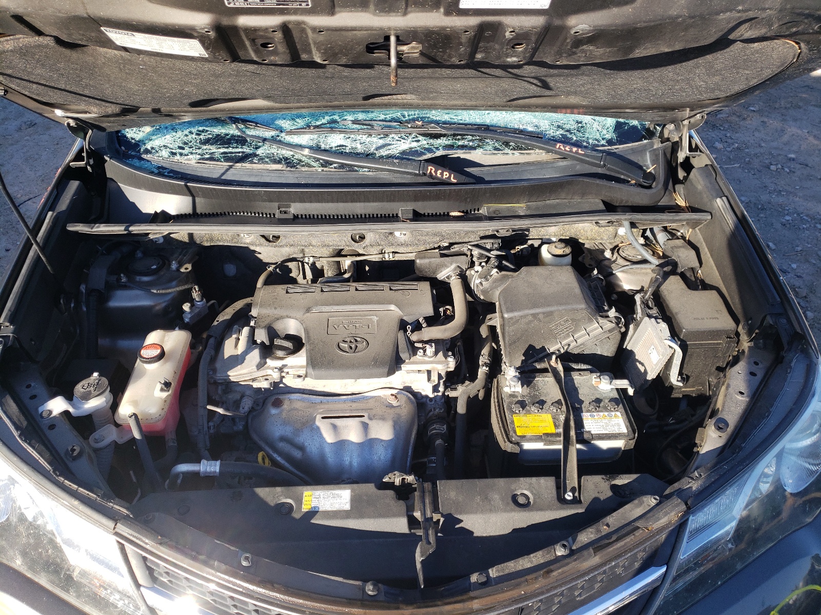 Photo 7 from auction – 2015 TOYOTA RAV4 XLE with VIN JTMRFREVXFD148205