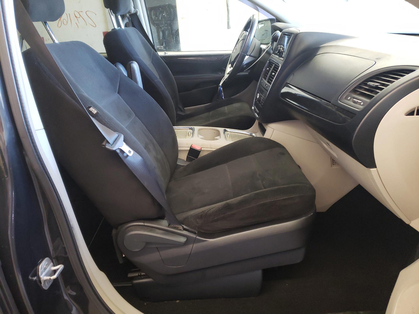 Photo 5 from auction – 2012 DODGE CARAVAN with VIN 2C4RDGDG3CR171833