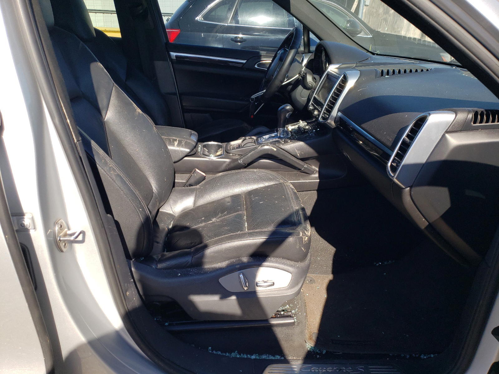 Photo 5 from auction – 2011 PORSCHE CAYENNE S with VIN WP1AB2A27BLA46242