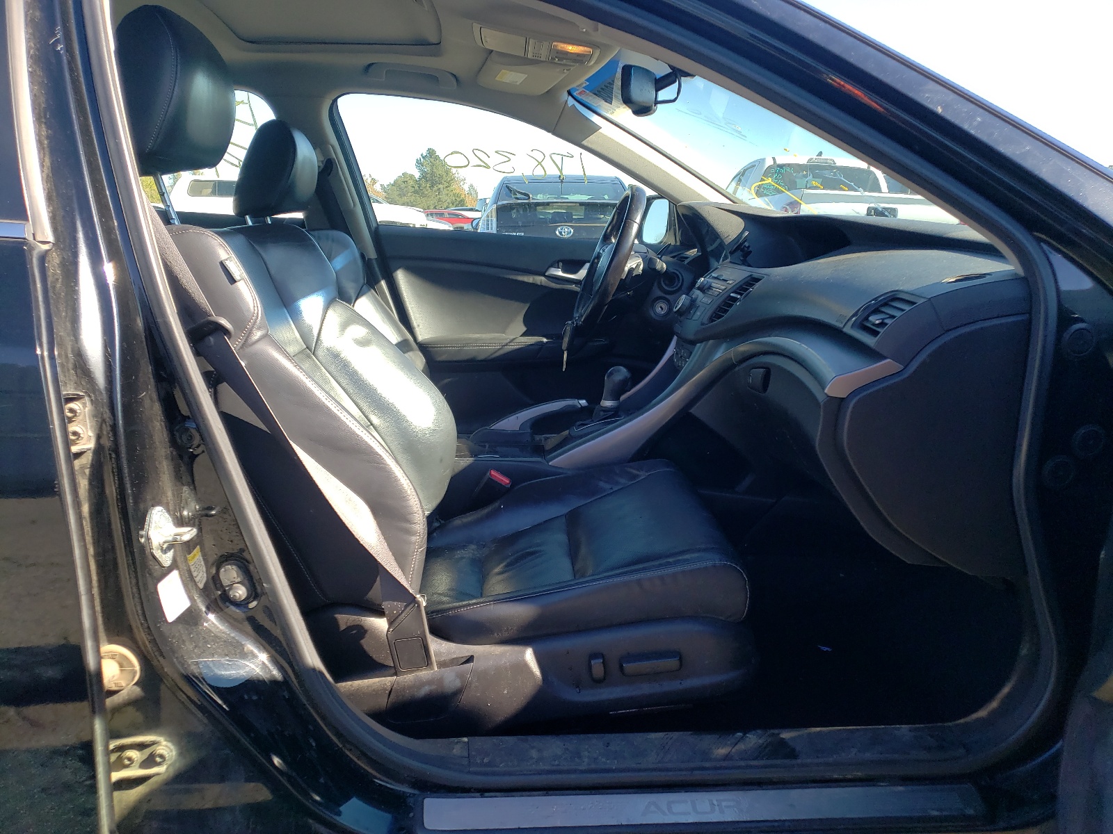 Photo 5 from auction – 2012 ACURA TSX with VIN JH4CW2H5XCC001617