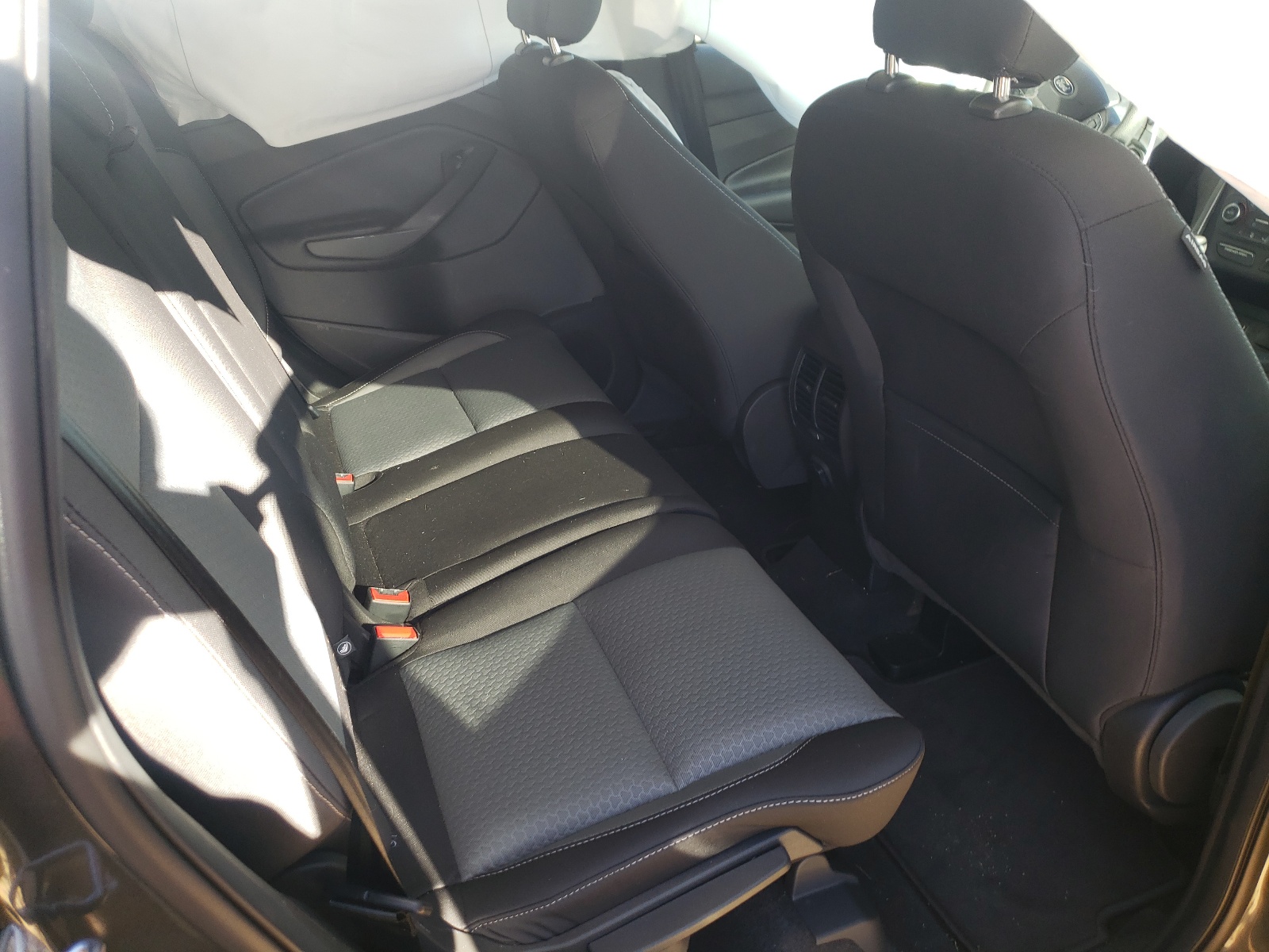 Photo 6 from auction – 2018 FORD ESCAPE SE with VIN 1FMCU0GD0JUD48526