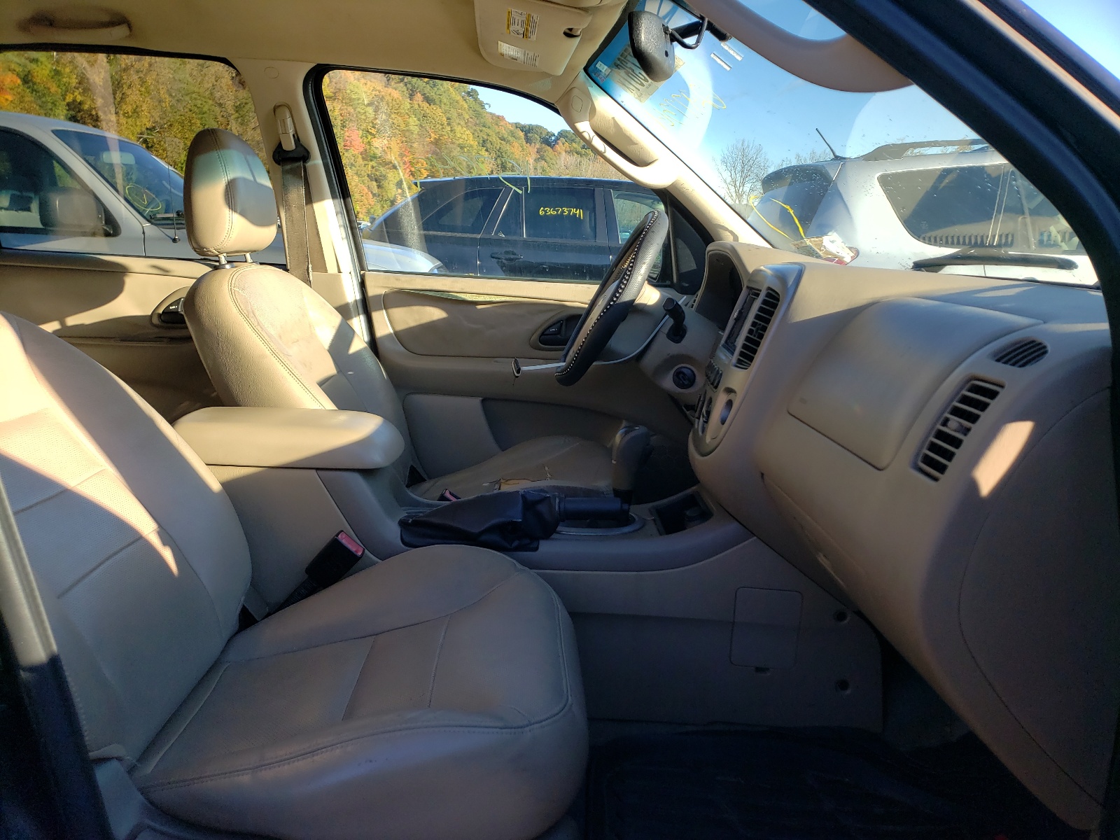 Photo 5 from auction – 2005 FORD ESCAPE LIM with VIN 1FMYU941X5KA54198