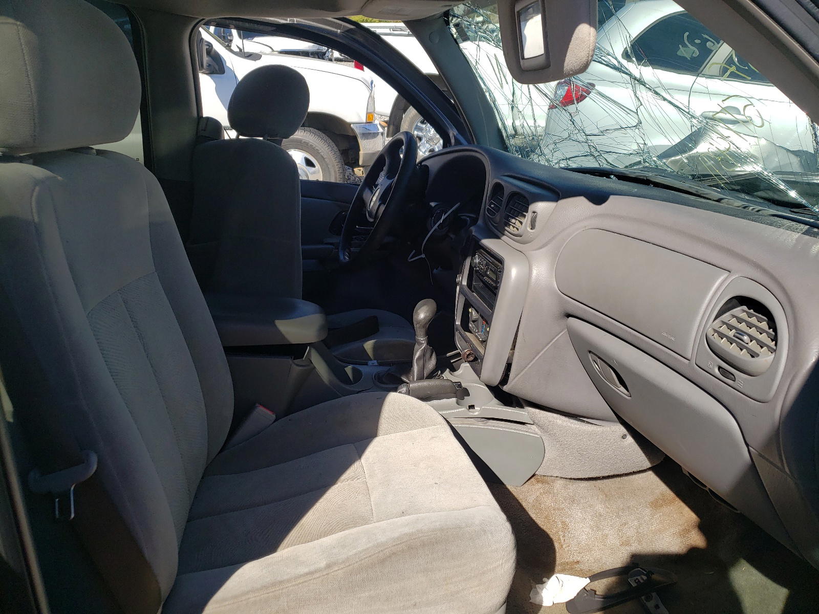 Photo 5 from auction – 2005 CHEVROLET TRAILBLAZE with VIN 1GNDT13S852307902