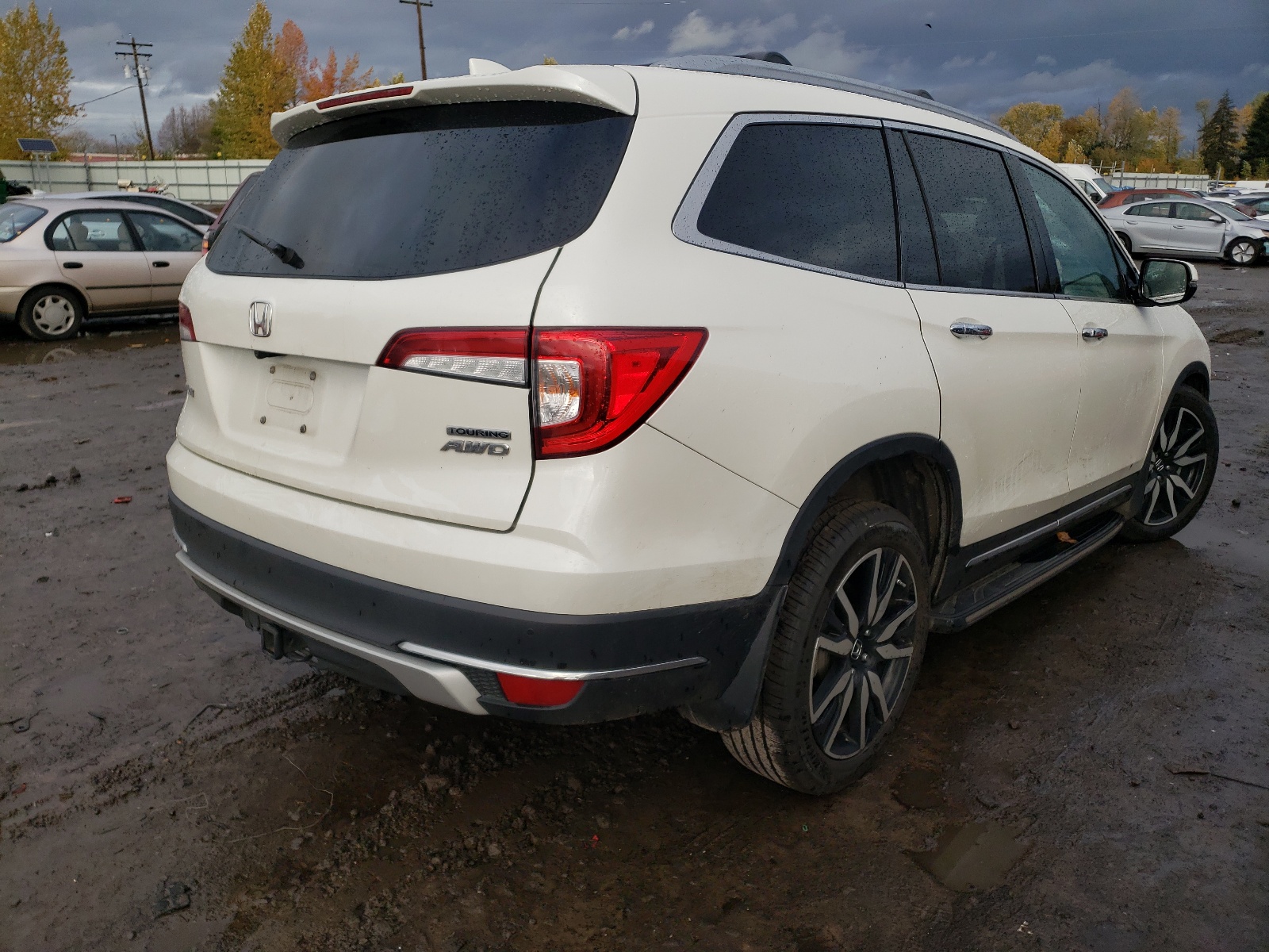 Photo 4 from auction – 2019 HONDA PILOT TOUR with VIN 5FNYF6H62KB062226