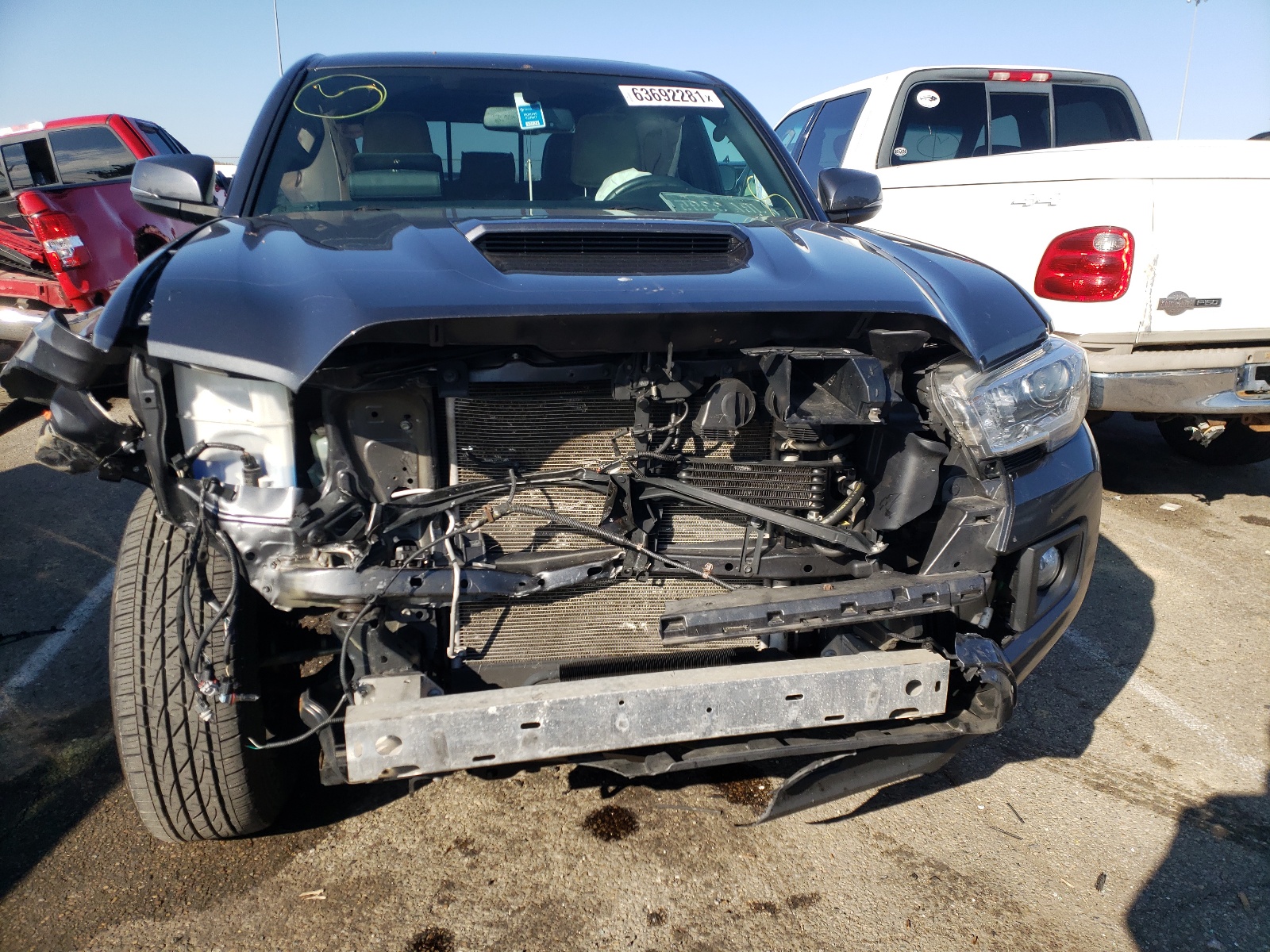 Photo 9 from auction – 2017 TOYOTA TACOMA DOU with VIN 3TMCZ5AN2HM073096