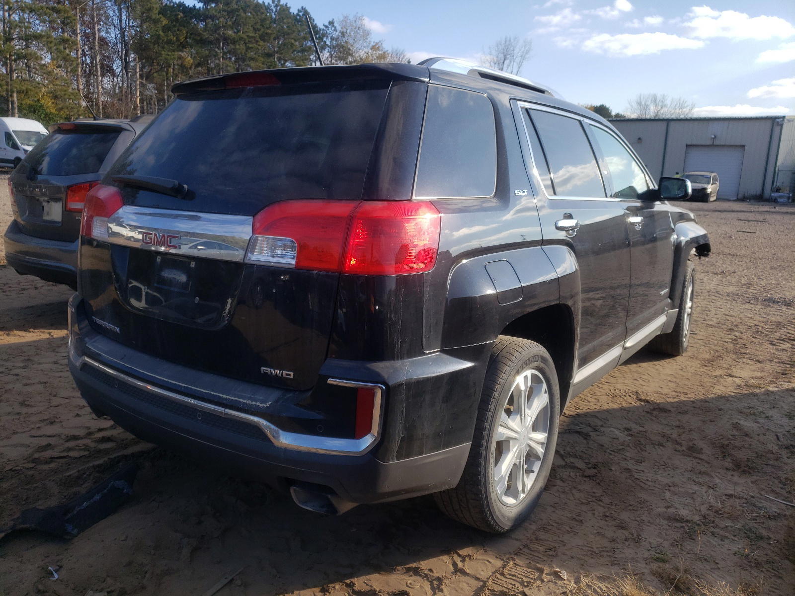 Photo 4 from auction – 2017 GMC TERRAIN SL with VIN 2GKFLUE32H6172808