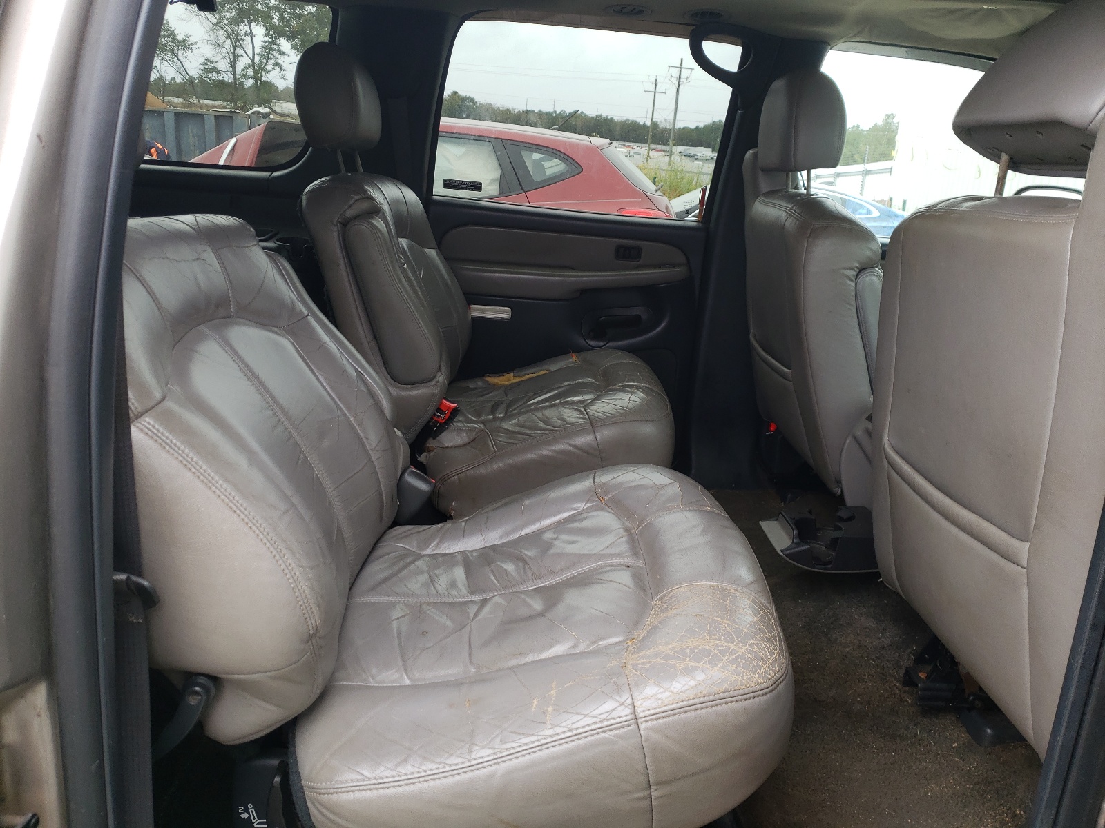 Photo 6 from auction – 2001 CHEVROLET SUBURBAN K with VIN 1GNFK16T11J238003