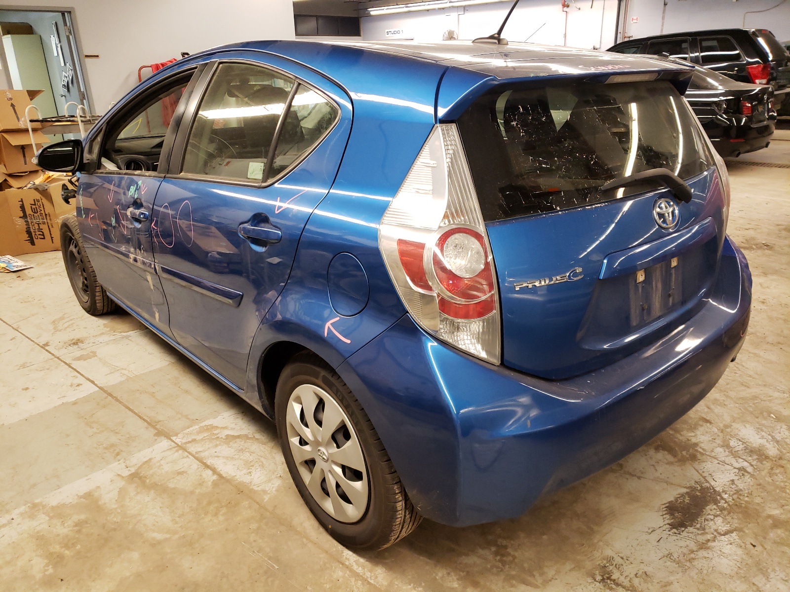 Photo 3 from auction – 2013 TOYOTA PRIUS C with VIN JTDKDTB31D1532105