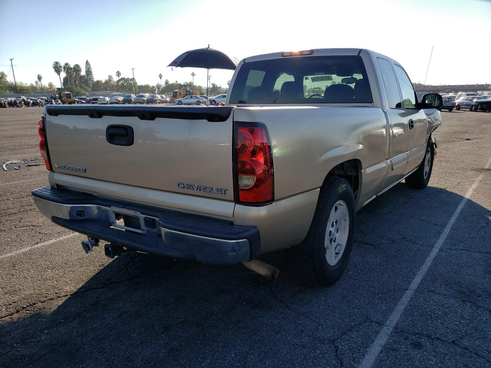Photo 4 from auction – 2005 CHEVROLET SILVERADO with VIN 2GCEC19V751226856