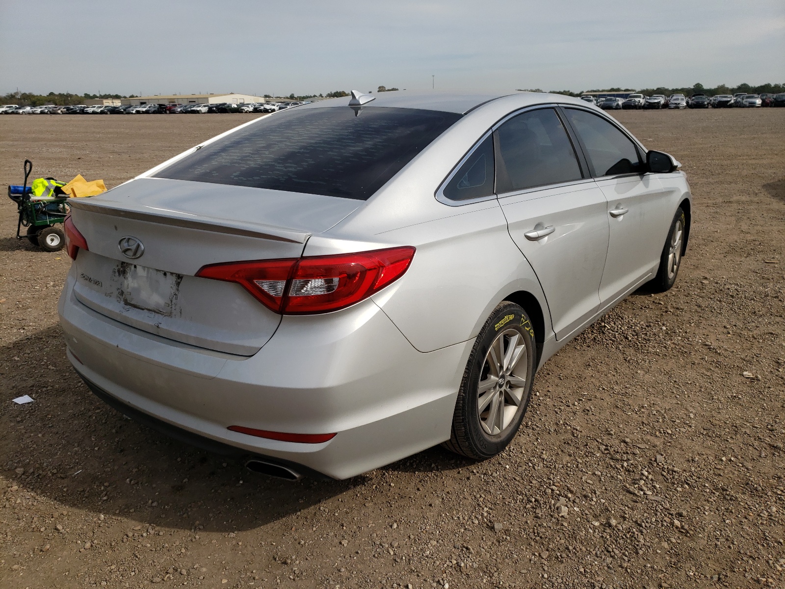 Photo 4 from auction – 2015 HYUNDAI SONATA SE with VIN 5NPE24AF8FH196775