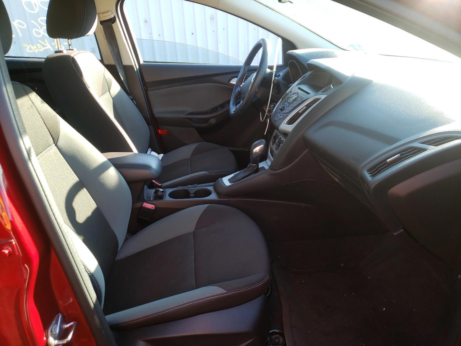 Photo 5 from auction – 2014 FORD FOCUS SE with VIN 1FADP3F25EL386093