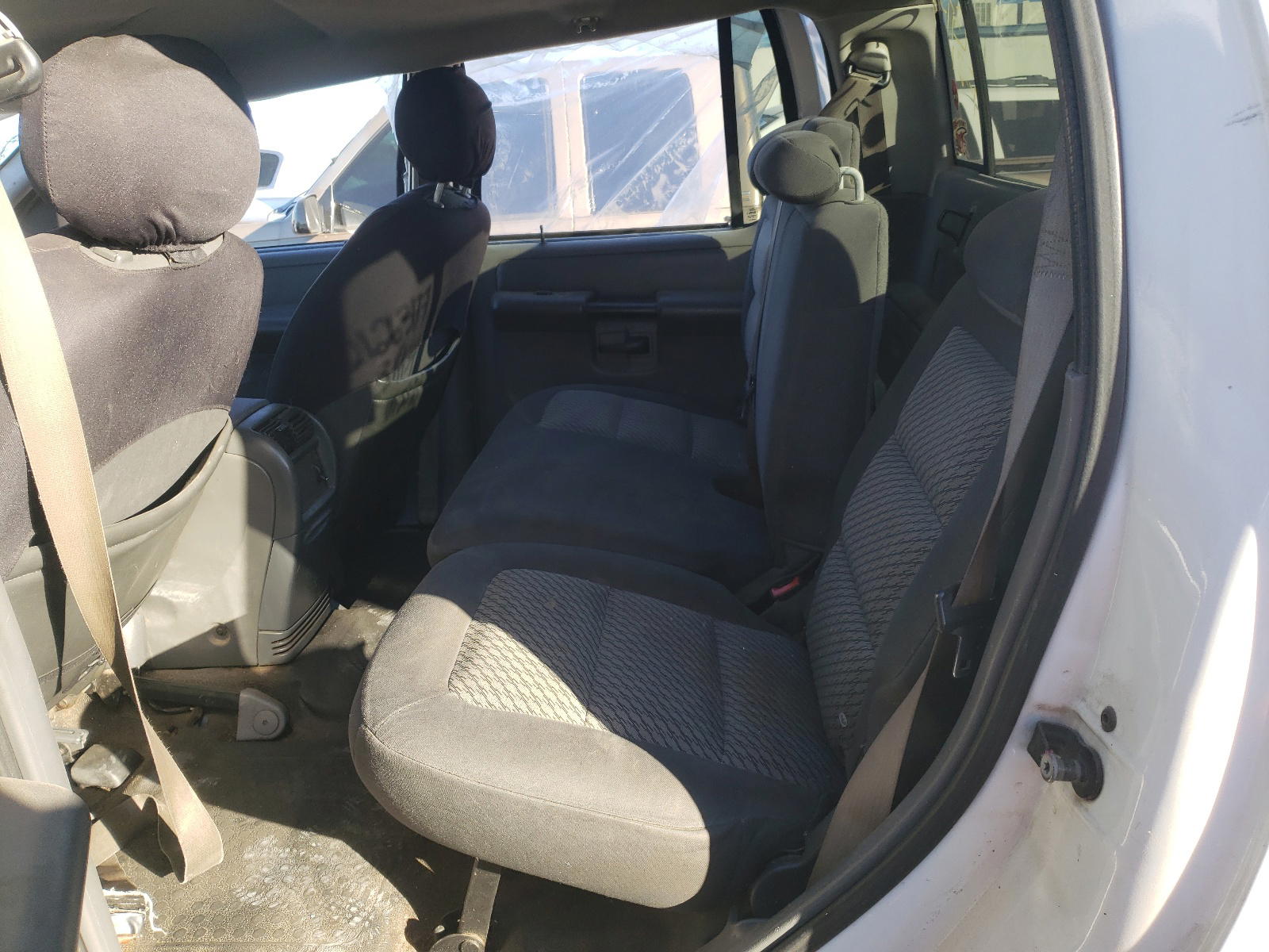 Photo 6 from auction – 2005 FORD EXPLORER S with VIN 1FMZU67K65UB44248