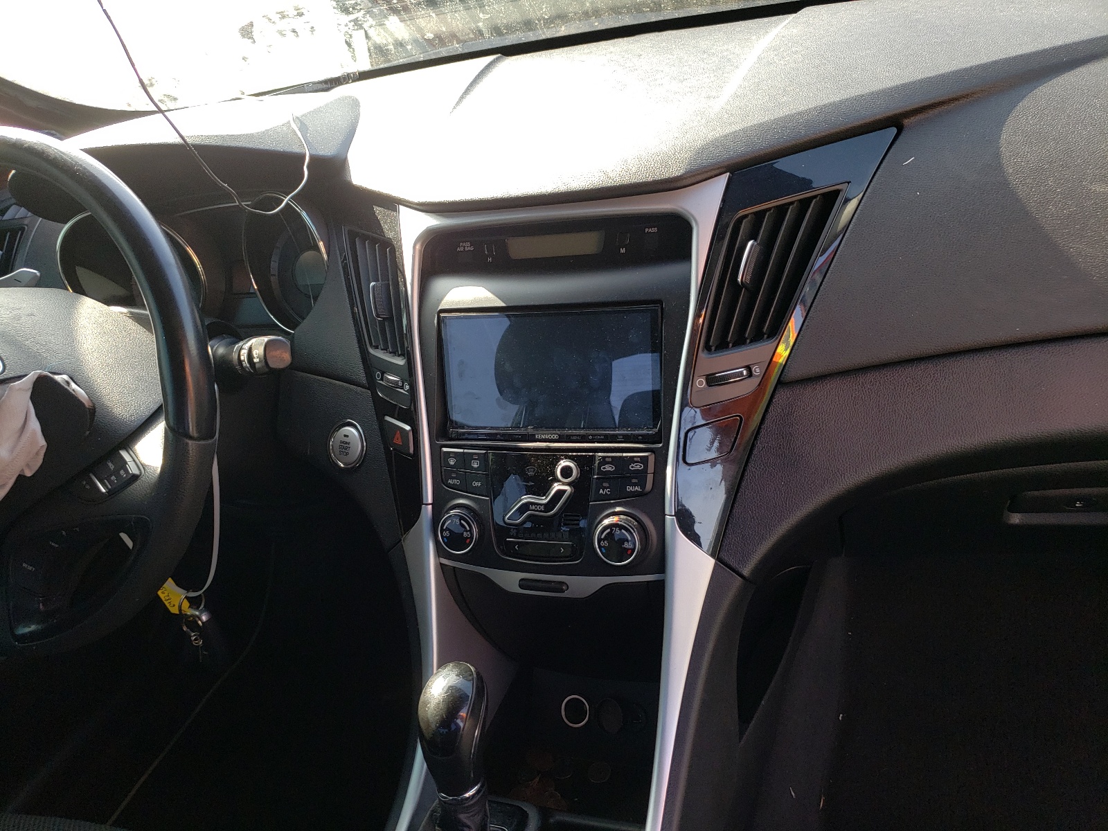 Photo 9 from auction – 2011 HYUNDAI SONATA SE with VIN 5NPEC4ABXBH207554