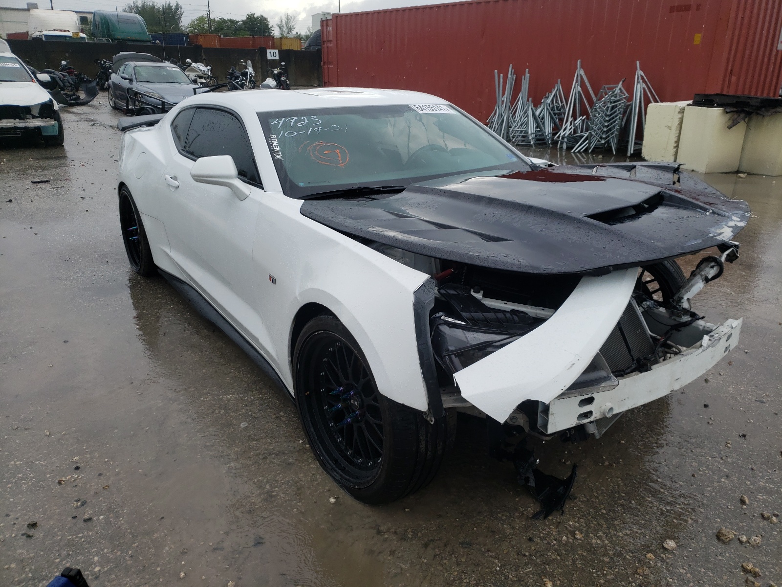 CHEVROLET CAMARO LT 2018 with VIN 1G1FB1RX7J0114923 - Photo from auction