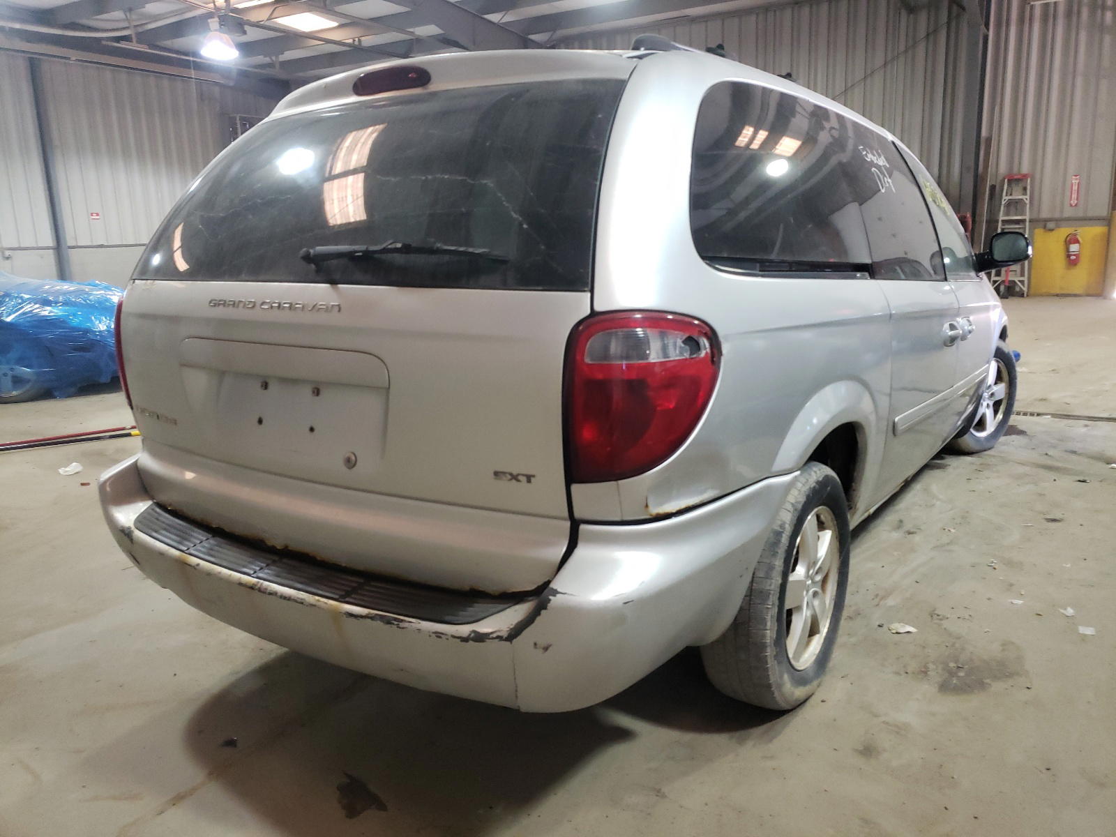Photo 4 from auction – 2005 DODGE GRAND CARA with VIN 2D4GP44L65R302852