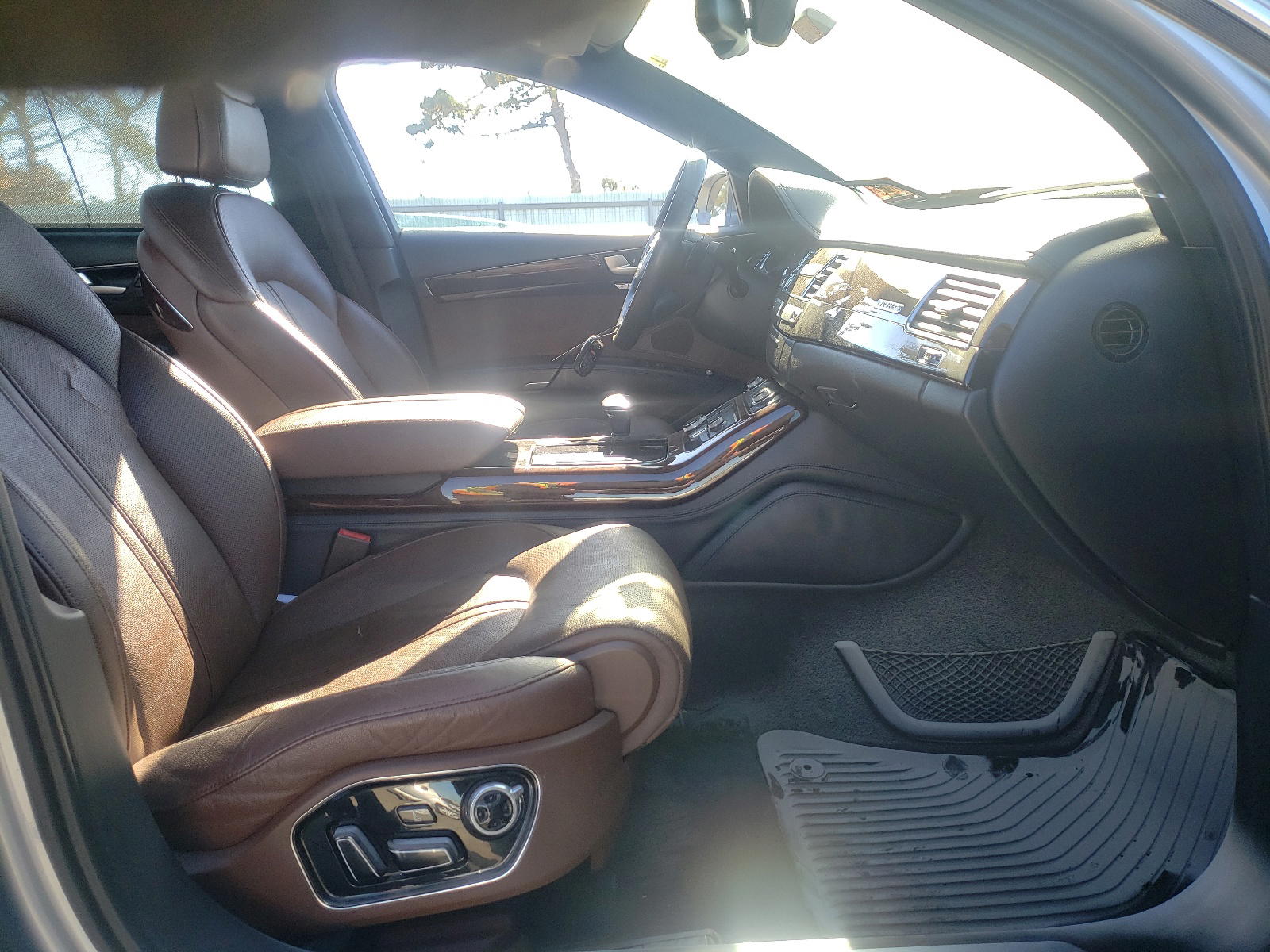 Photo 5 from auction – 2012 AUDI A8 L QUATT with VIN WAURVAFD8CN001054