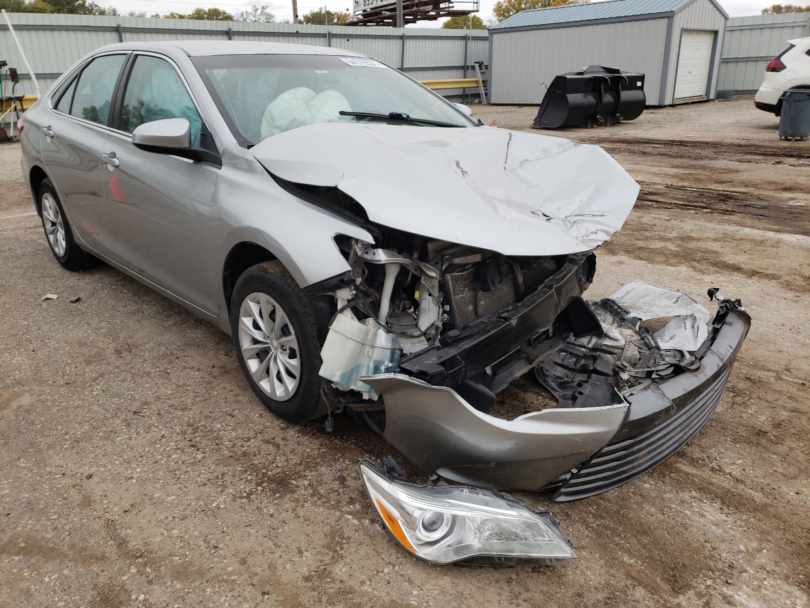 Photo 1 from auction – 2017 TOYOTA CAMRY LE with VIN 4T1BF1FK8HU640950