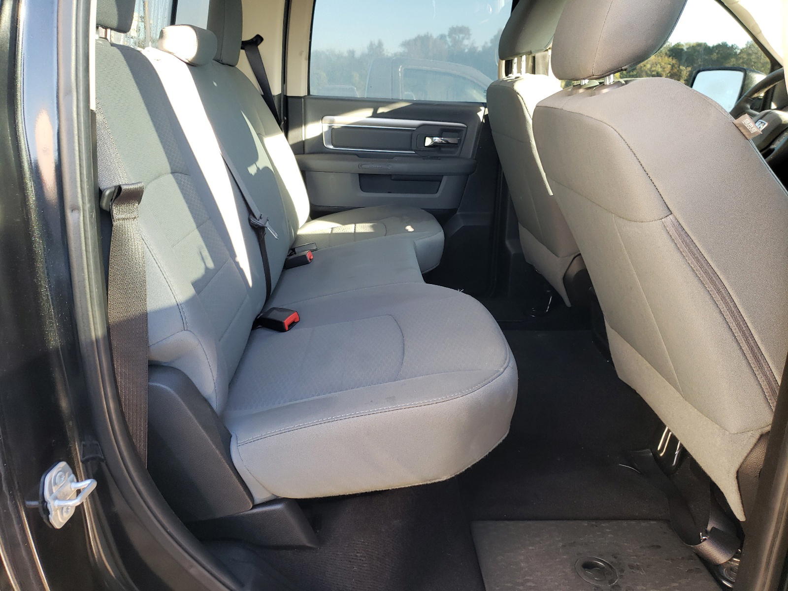 Photo 6 from auction – 2017 RAM 1500 SLT with VIN 1C6RR6TT1HS555911