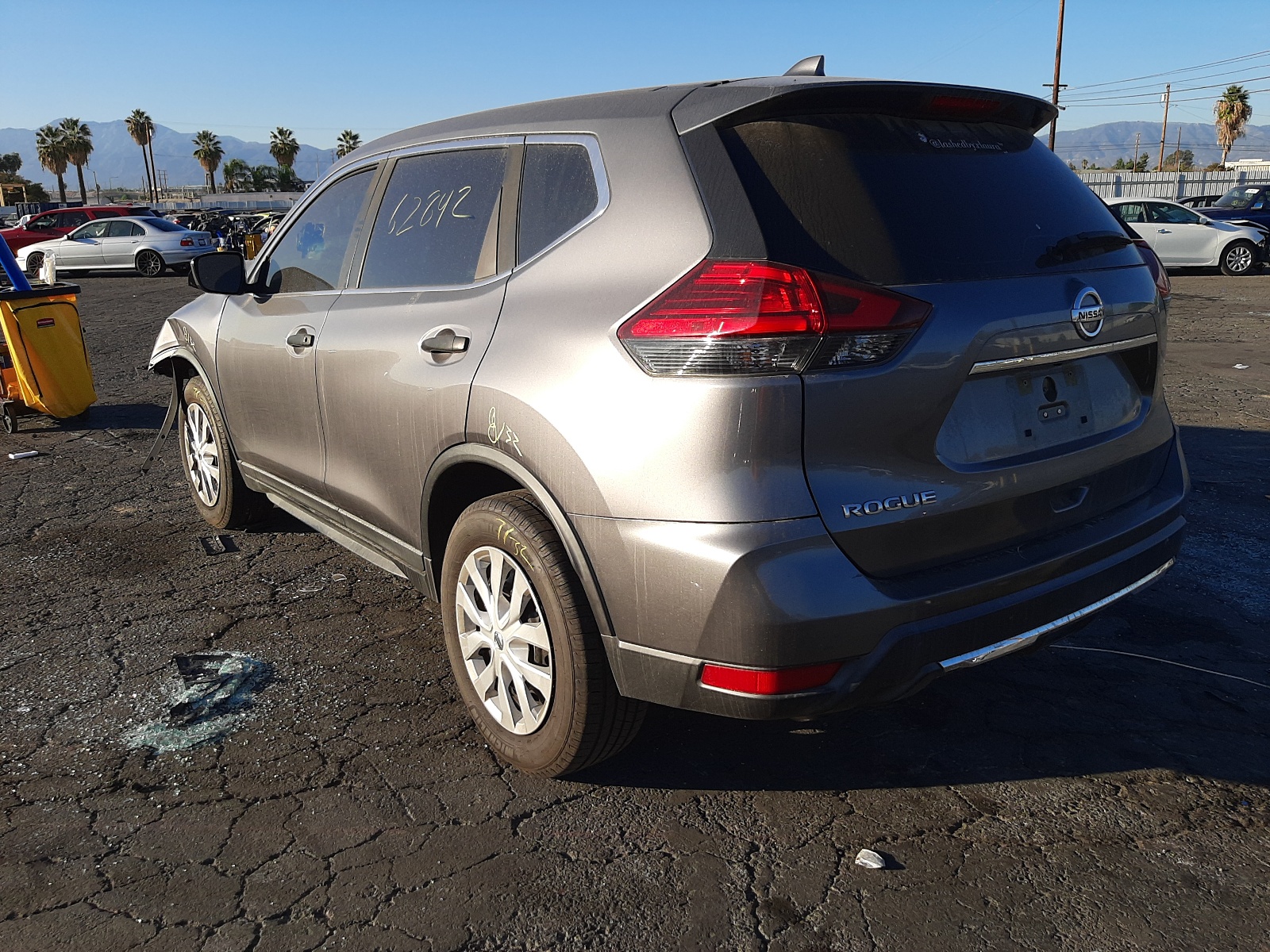 Photo 3 from auction – 2017 NISSAN ROGUE S with VIN KNMAT2MT6HP581678