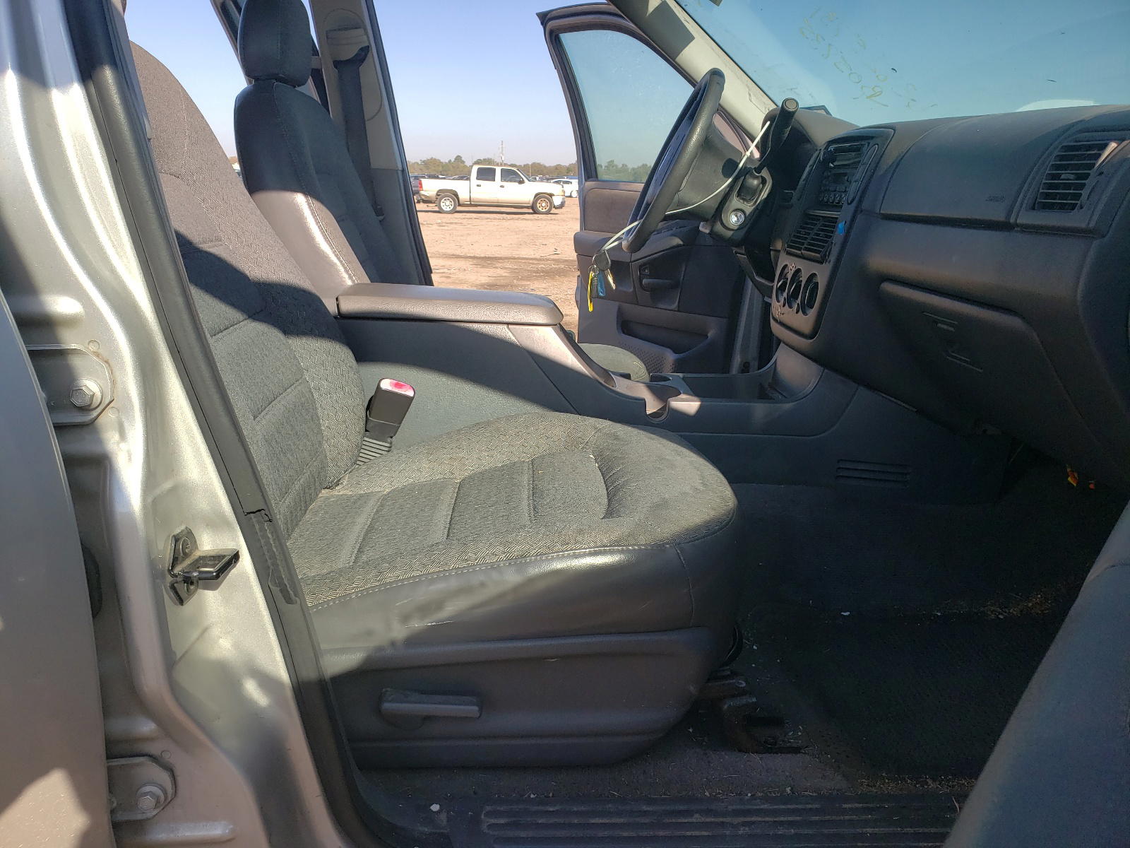 Photo 5 from auction – 2003 FORD EXPLORER X with VIN 1FMZU62K33ZB05835