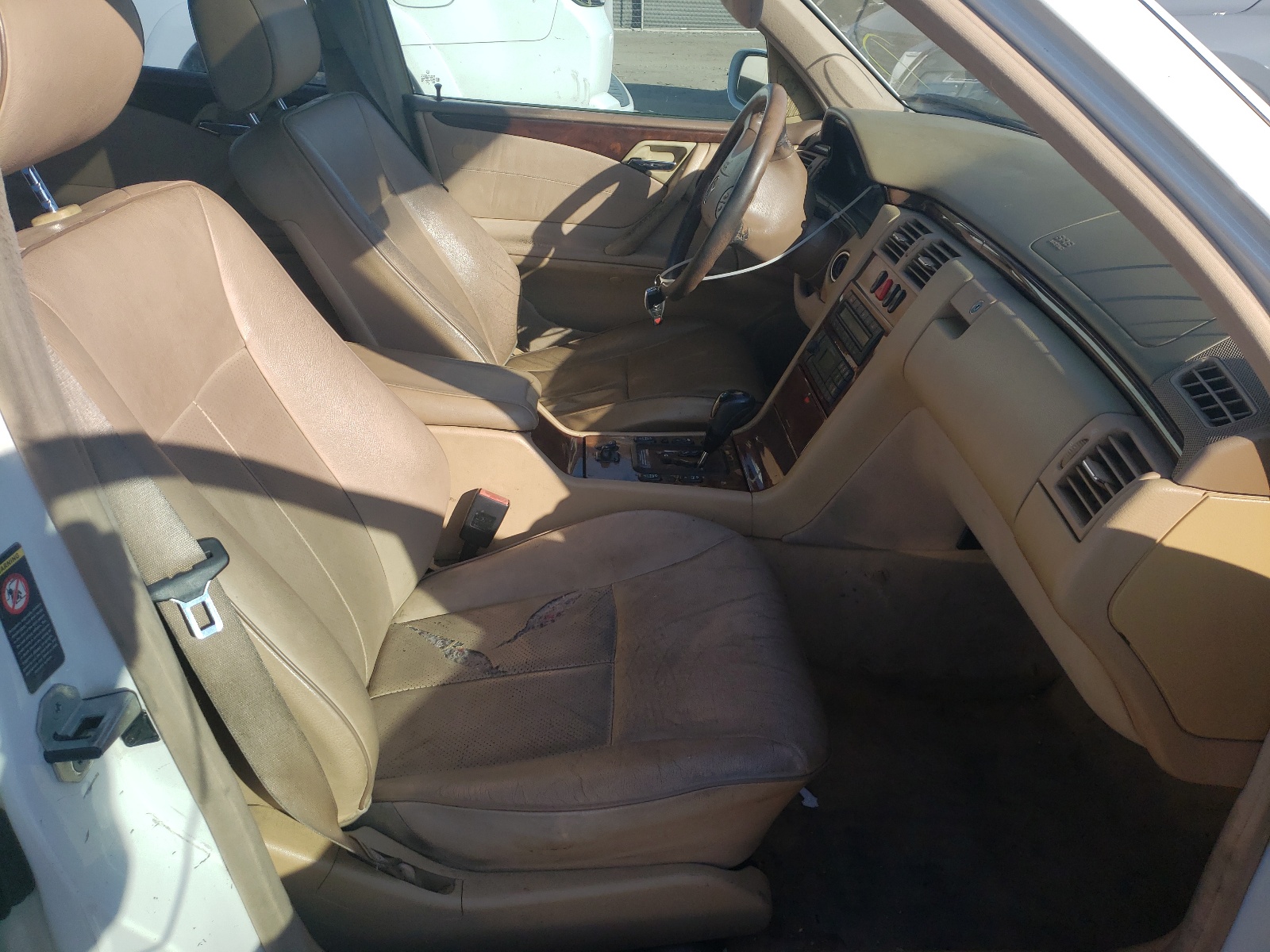 Photo 5 from auction – 2000 MERCEDES-BENZ E 430 with VIN WDBJF70J6YB077328