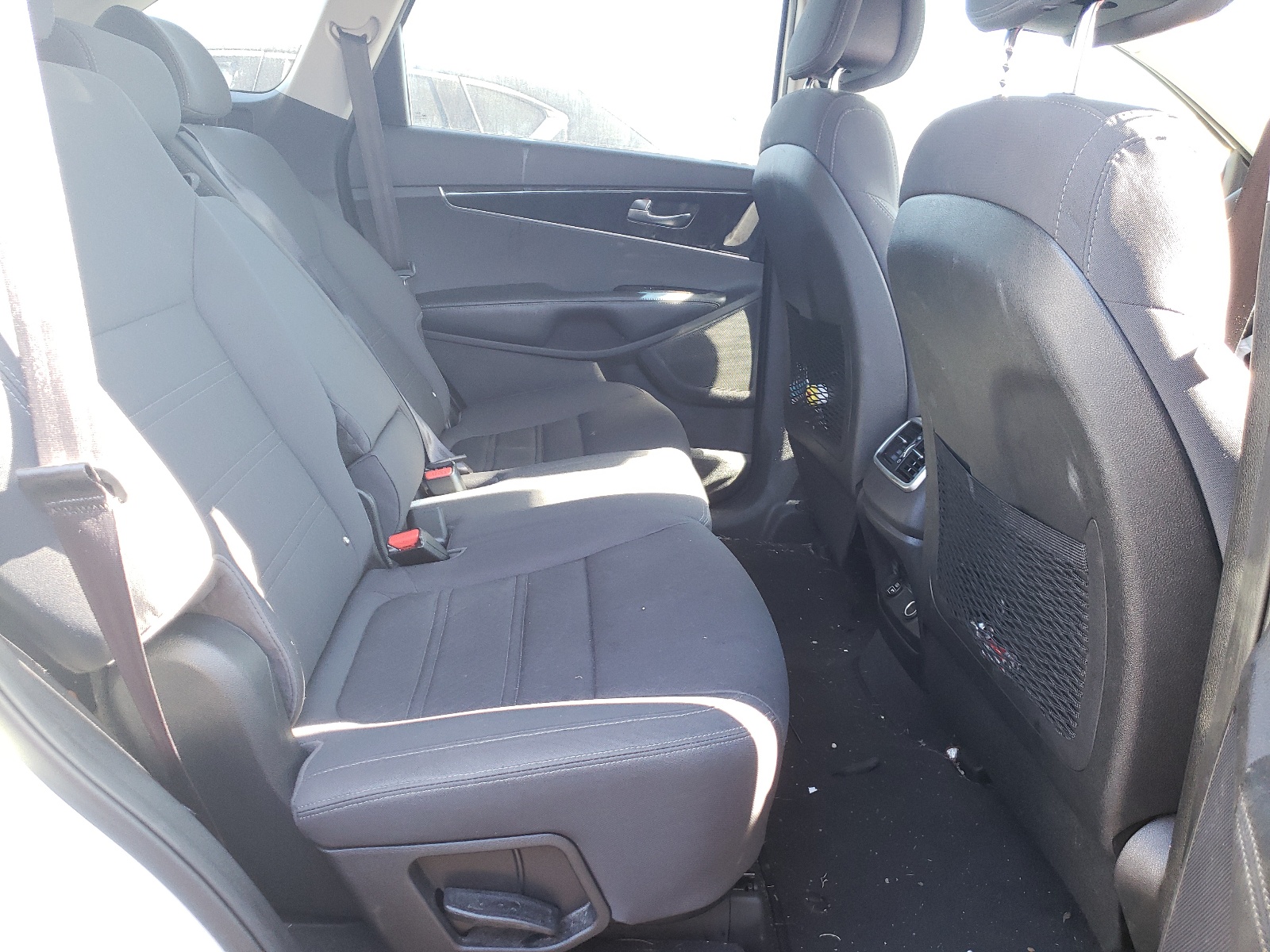 Photo 6 from auction – 2017 KIA SORENTO LX with VIN 5XYPGDA50HG216254