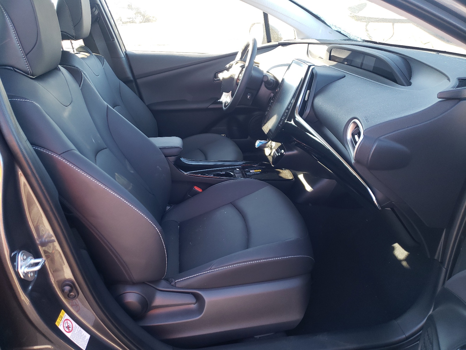 Photo 5 from auction – 2021 TOYOTA PRIUS PRIM with VIN JTDKAMFP2M3189658