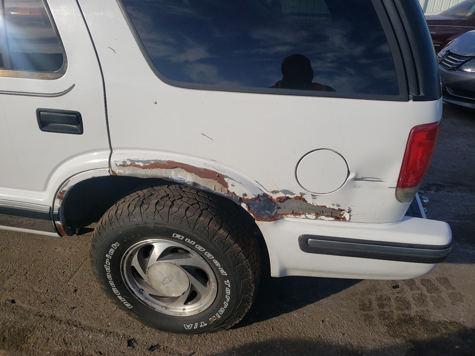 Photo 9 from auction – 1997 CHEVROLET BLAZER with VIN 1GNDT13W3V2249958