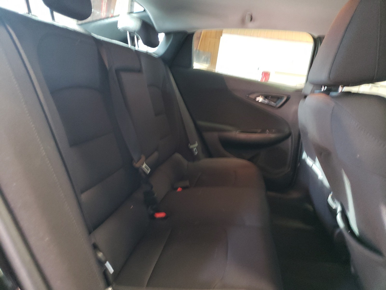 Photo 6 from auction – 2018 CHEVROLET MALIBU LT with VIN 1G1ZD5ST1JF220562