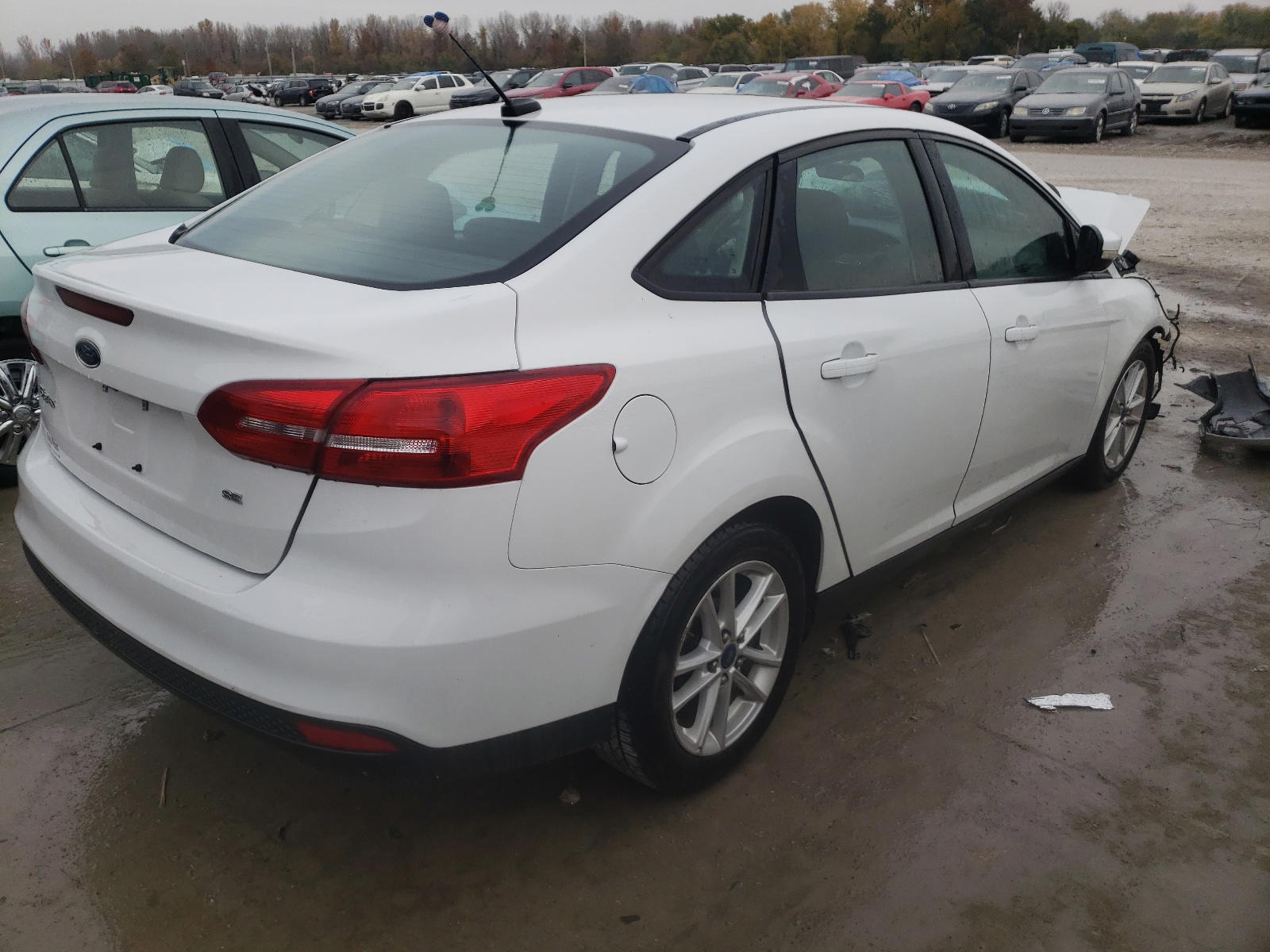 Photo 4 from auction – 2015 FORD FOCUS SE with VIN 1FADP3F2XFL210660