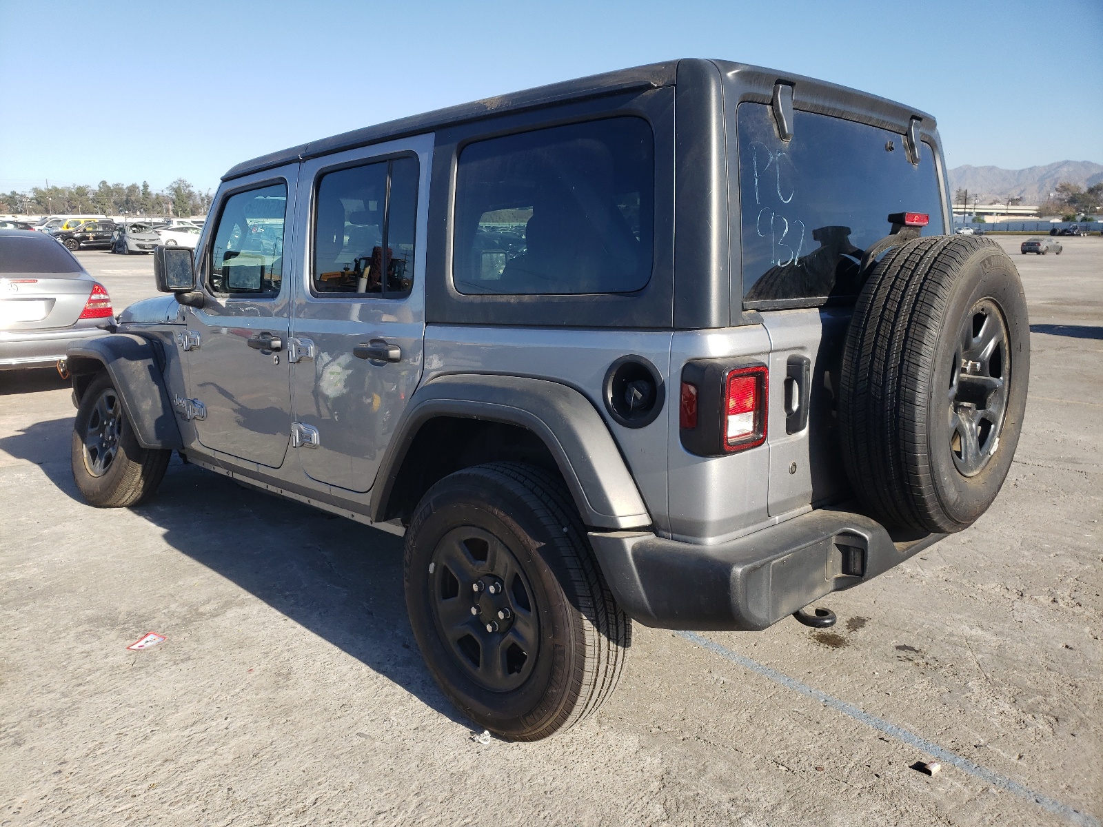 Photo 3 from auction – 2018 JEEP WRANGLER U with VIN 1C4HJXDN0JW198950