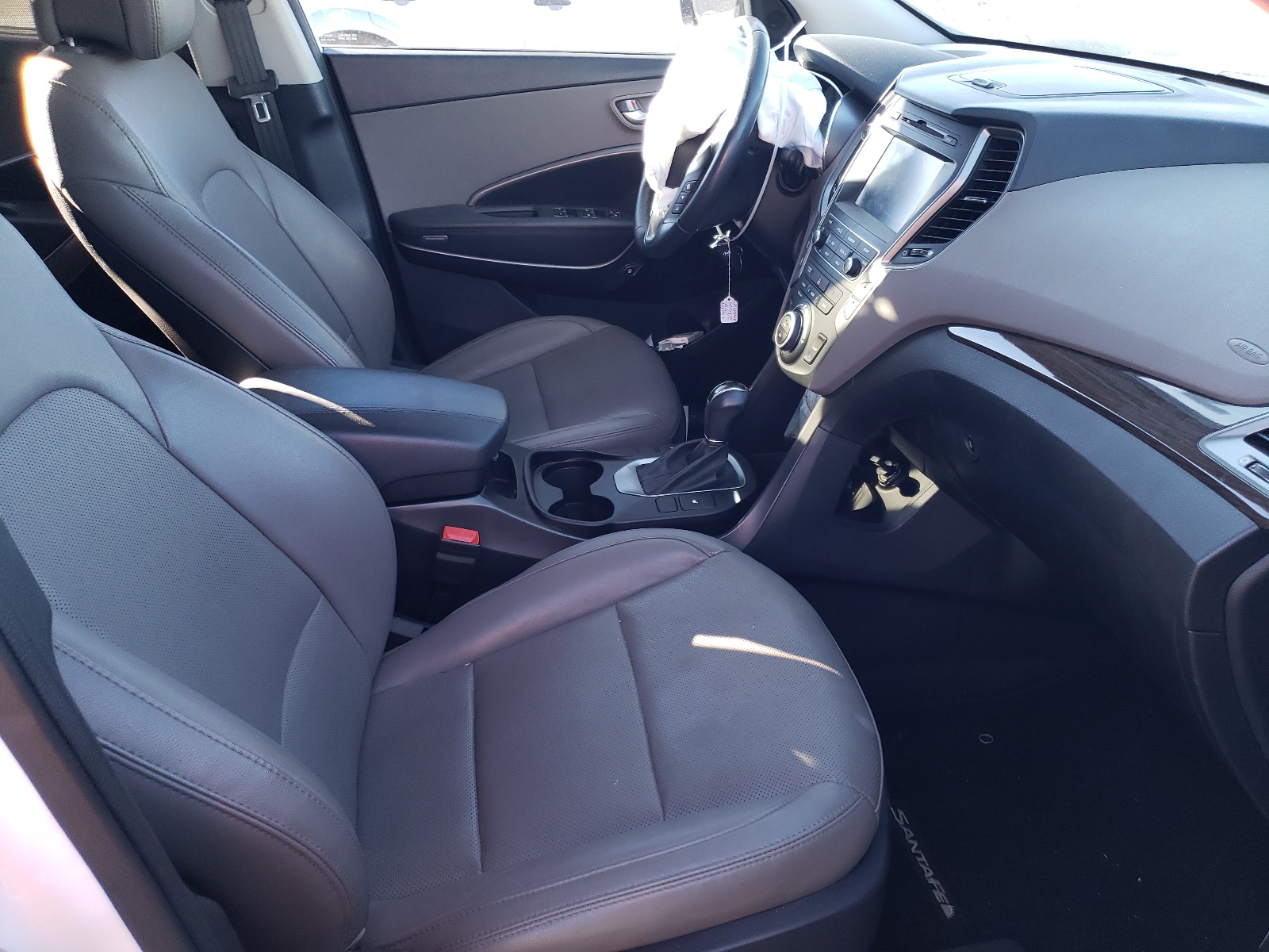 Photo 5 from auction – 2017 HYUNDAI SANTA FE S with VIN 5NMZU3LB1HH042053