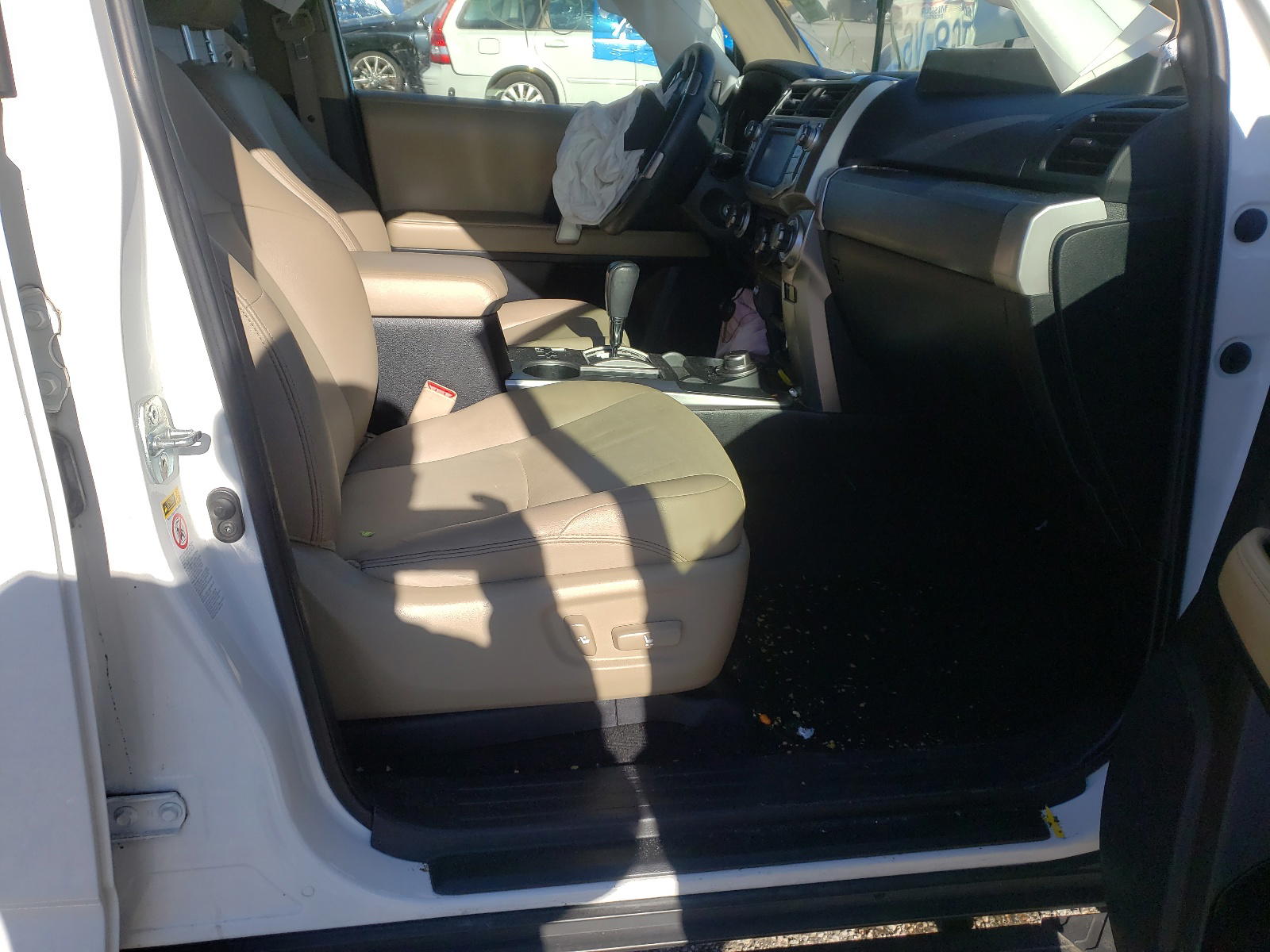 Photo 5 from auction – 2014 TOYOTA 4RUNNER SR with VIN JTEBU5JR8E5197898