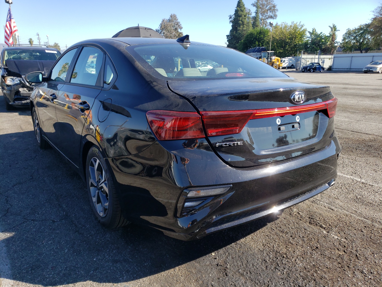Photo 3 from auction – 2021 KIA FORTE FE with VIN 3KPF24AD5ME404292