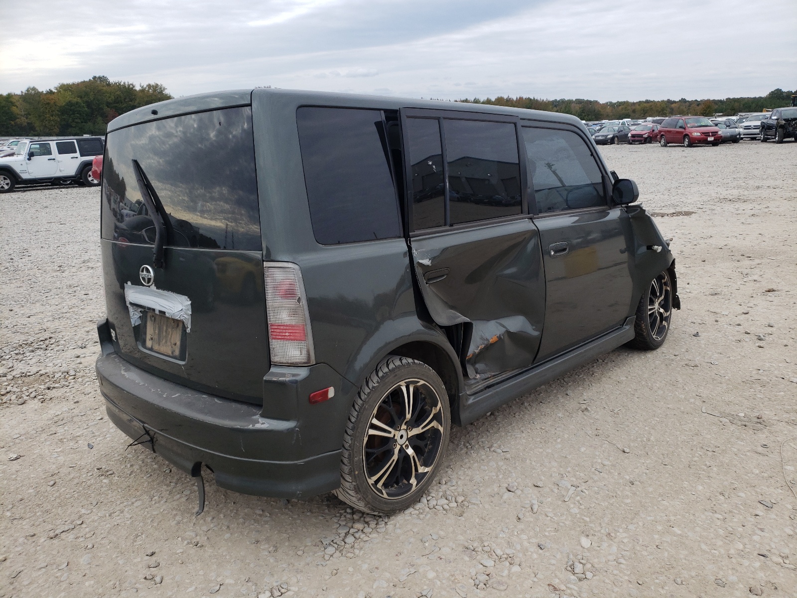 Photo 4 from auction – 2005 TOYOTA SCION XB with VIN JTLKT324650175124