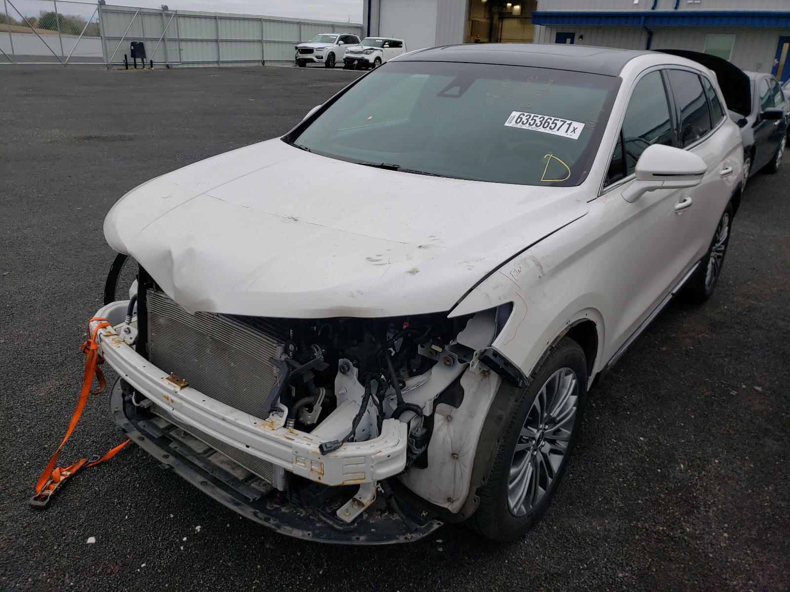 Photo 2 from auction – 2016 LINCOLN MKX RESERV with VIN 2LMTJ8LR3GBL74405