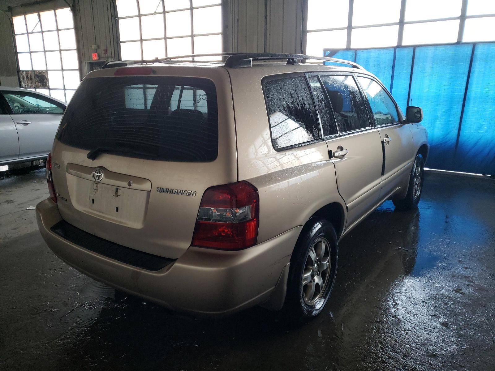 Photo 4 from auction – 2004 TOYOTA HIGHLANDER with VIN JTEEP21A140043767