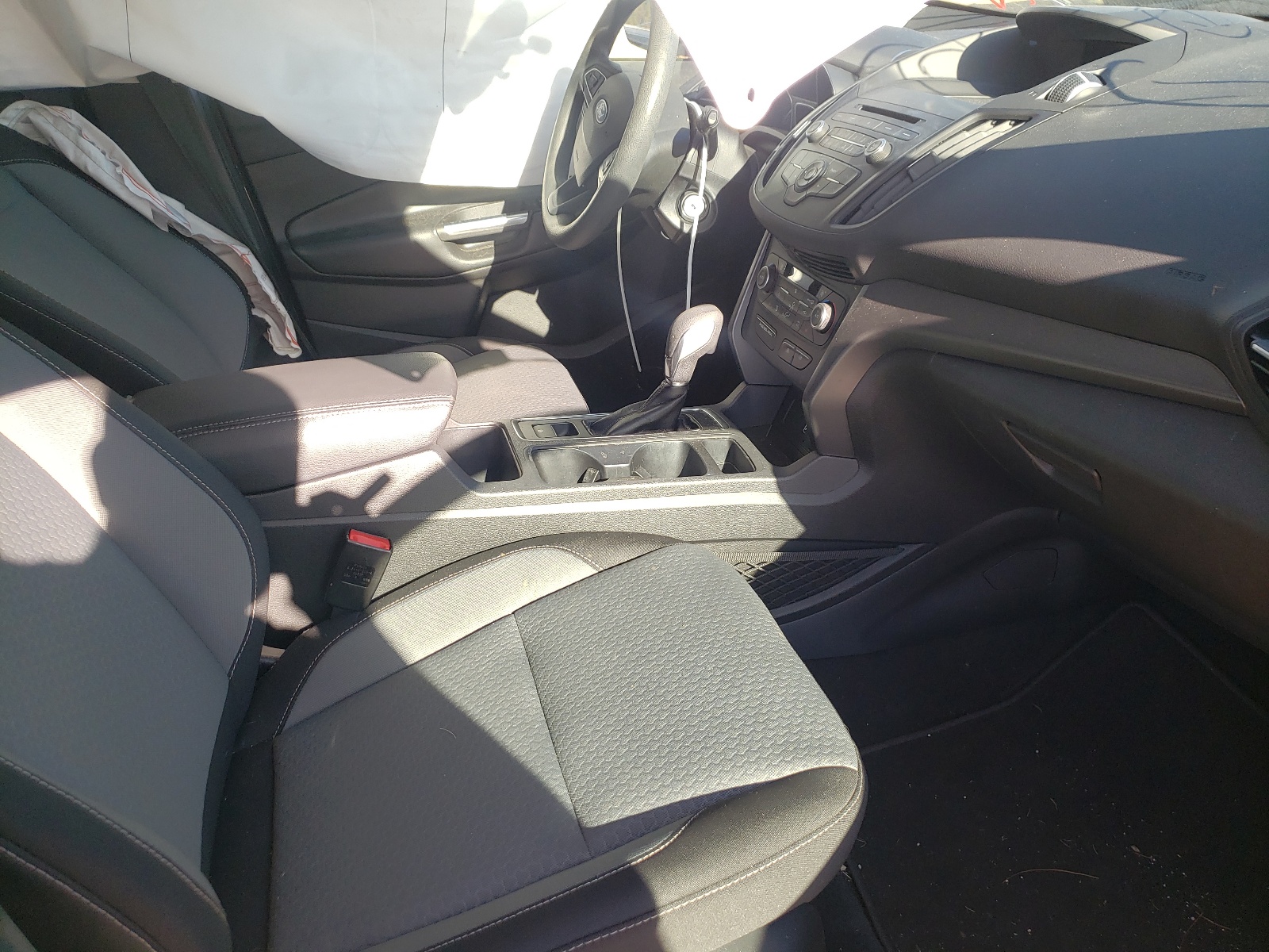 Photo 5 from auction – 2018 FORD ESCAPE SE with VIN 1FMCU0GD0JUD48526