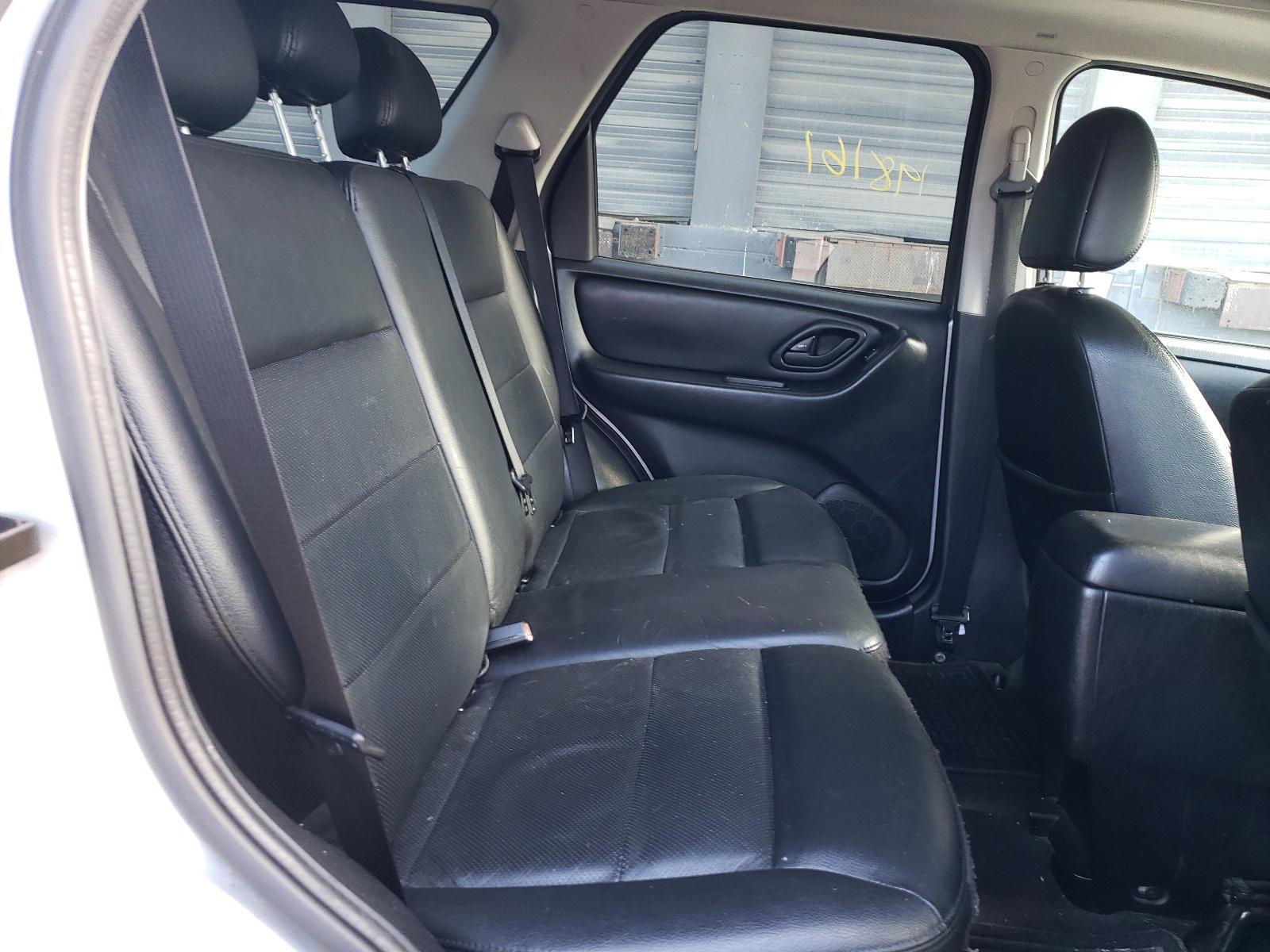 Photo 6 from auction – 2007 FORD ESCAPE LIM with VIN 1FMCU04107KB97542