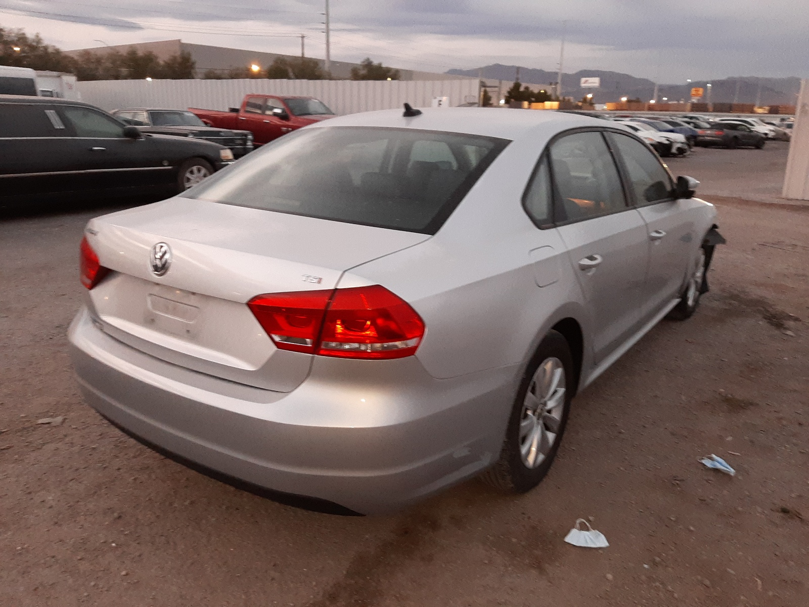 Photo 4 from auction – 2015 VOLKSWAGEN PASSAT S with VIN 1VWAT7A31FC043084