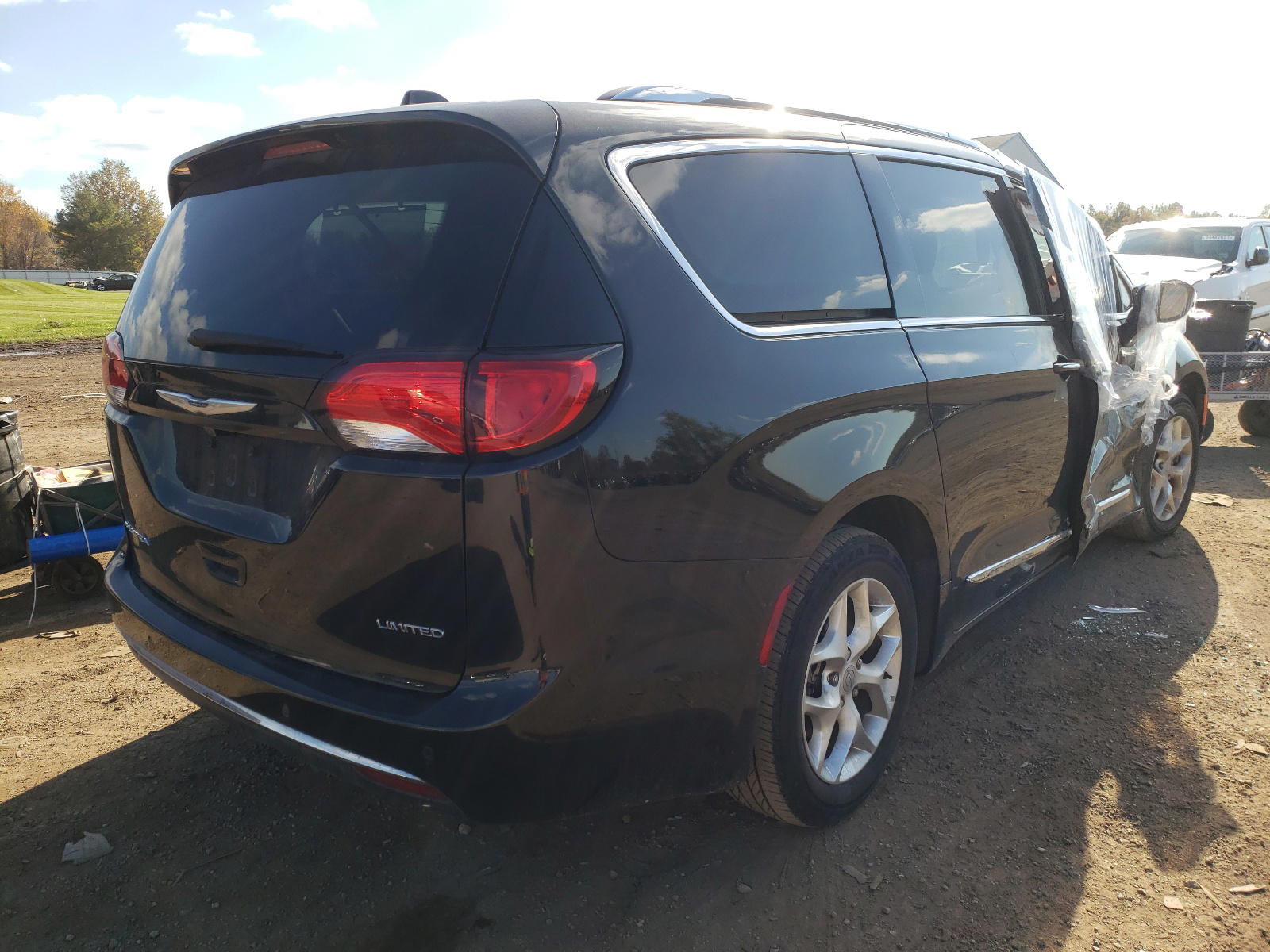 Photo 4 from auction – 2020 CHRYSLER PACIFICA L with VIN 2C4RC1GG0LR137893