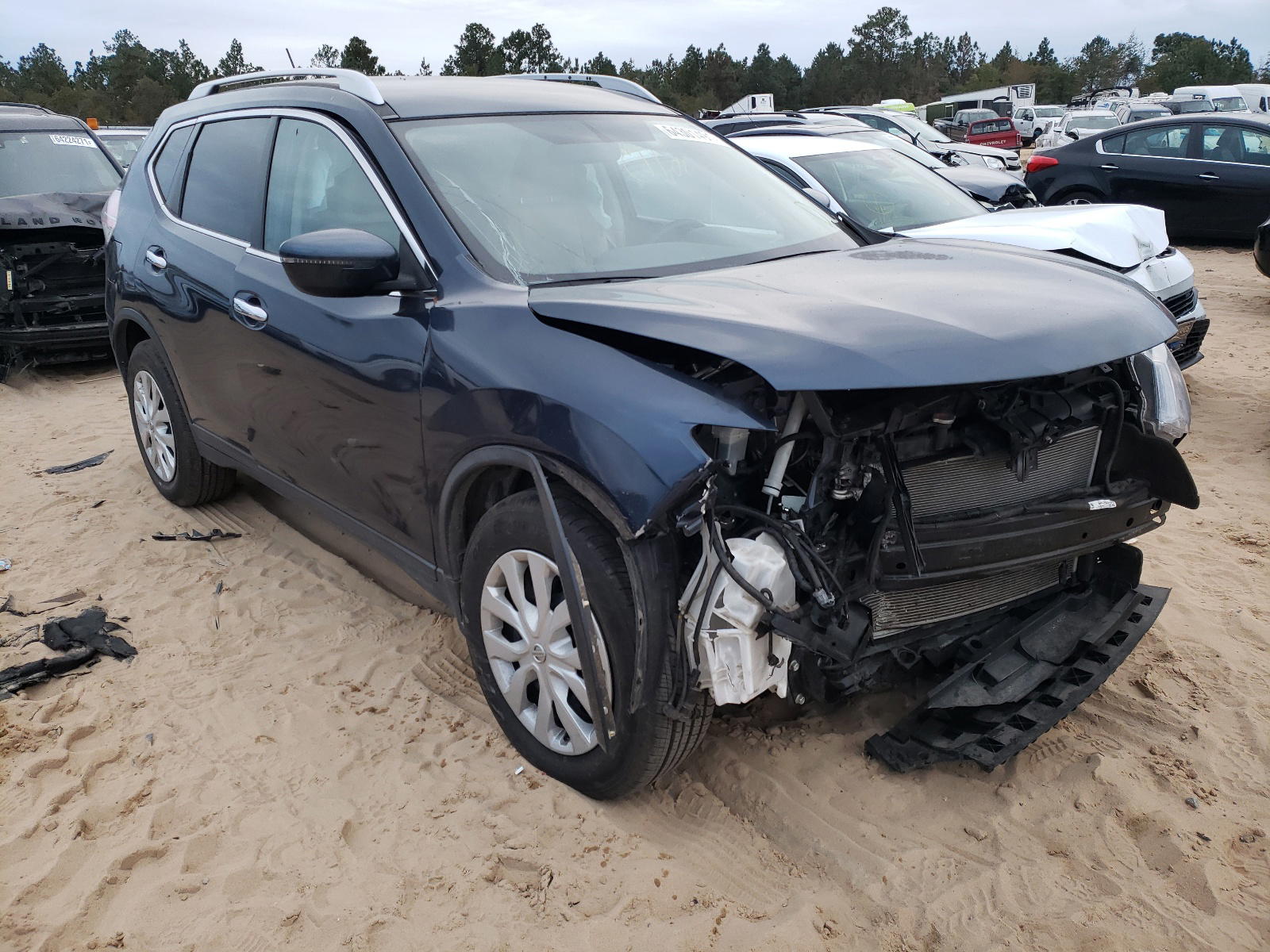 NISSAN ROGUE S 2016 with VIN KNMAT2MT8GP594561 - Photo from auction